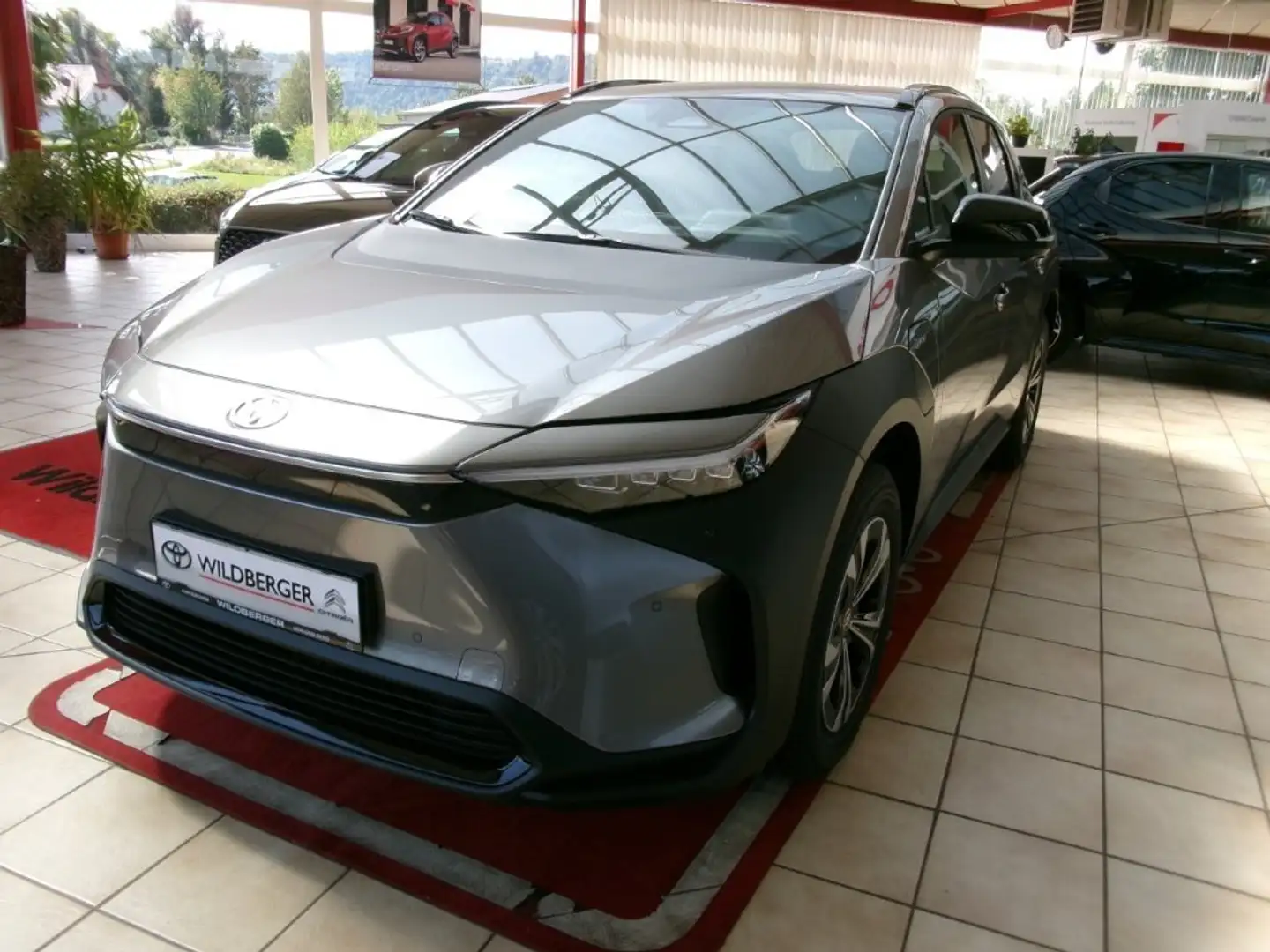 Toyota bZ4X Elektro 71,4kWh Aut. FWD Comfort !!! PREISHIT !!! Silber - 1