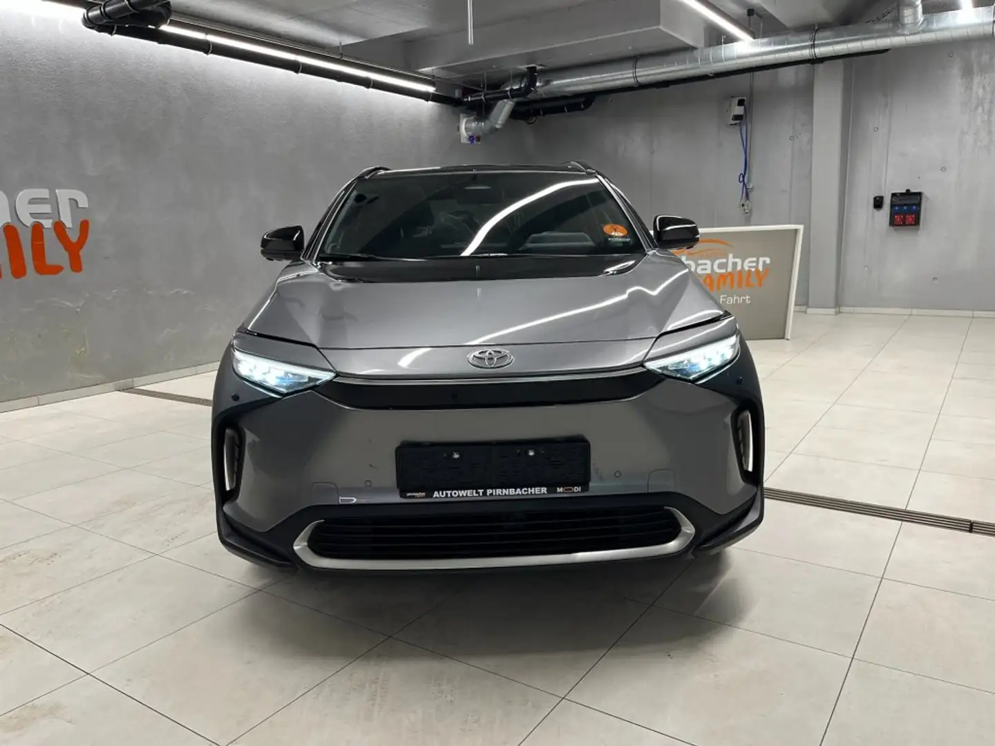 Toyota bZ4X Allrad Elektro 71,4 kWh Aut. Grau - 2