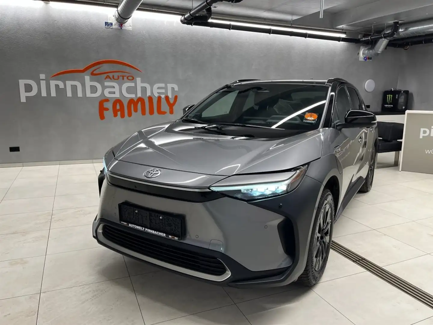 Toyota bZ4X Allrad Elektro 71,4 kWh Aut. Grau - 1