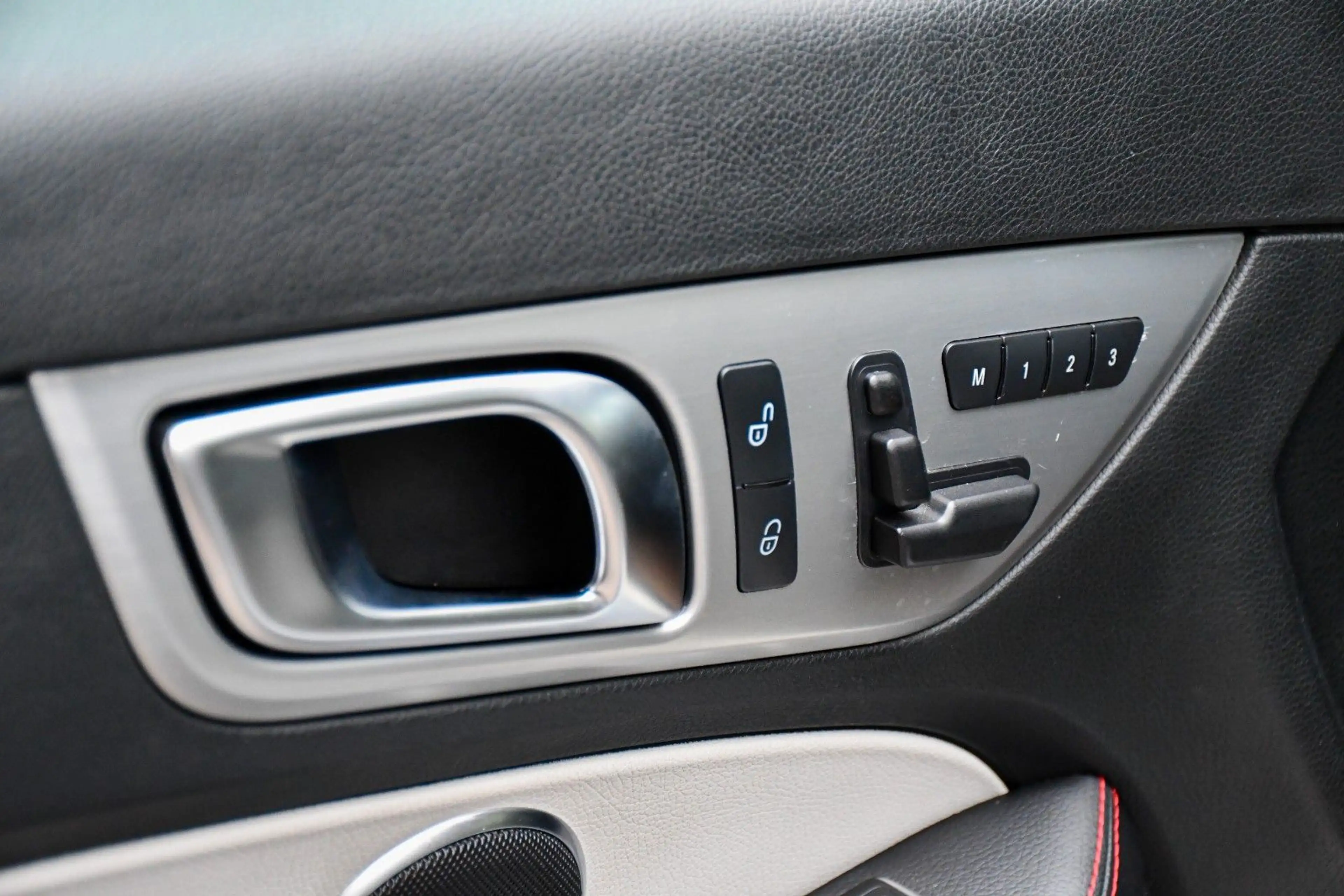 Mercedes-Benz SLK 250 Roadster Aut. AMG Airscarf Memory HK — photo 8