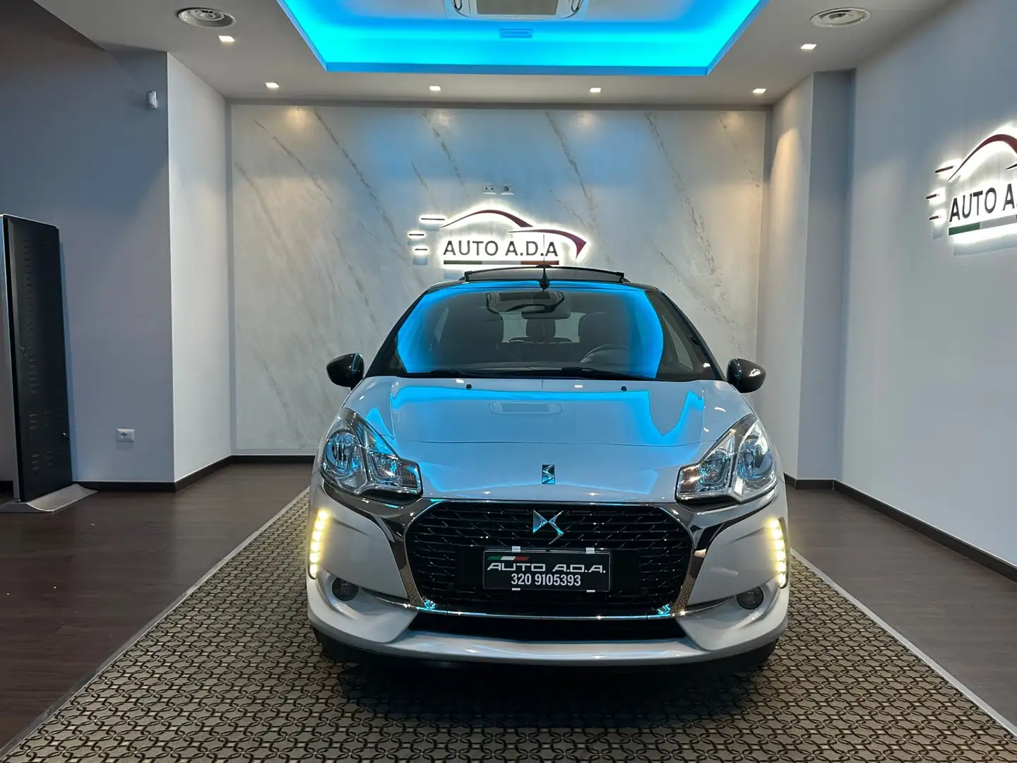 DS Automobiles DS 3 DS 3 BlueHDi 100 S&S So Chic Cabrio Weiß - 1