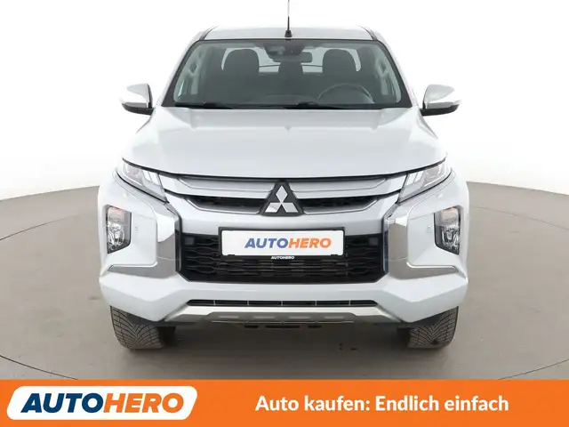 Mitsubishi L200 view 9