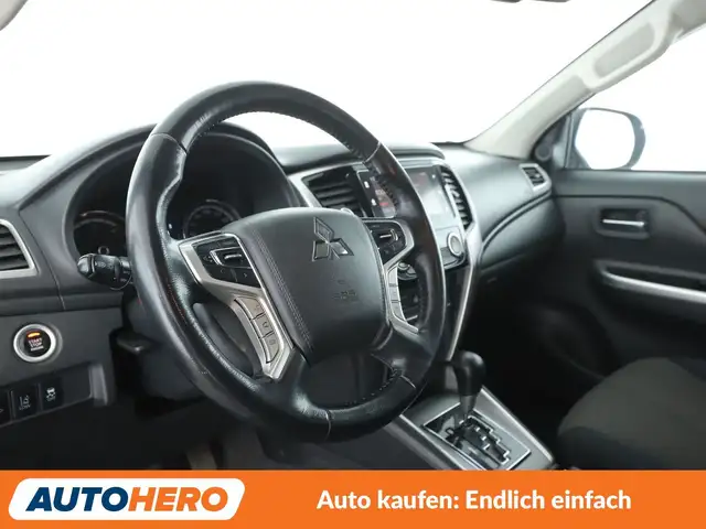 Mitsubishi L200 view 10