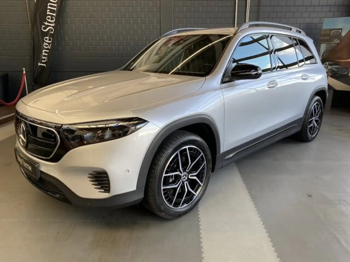 Mercedes-Benz EQB 300 EQB 300 4M Progressive Adv.Night Kamera MBUX 19" Silber - 2