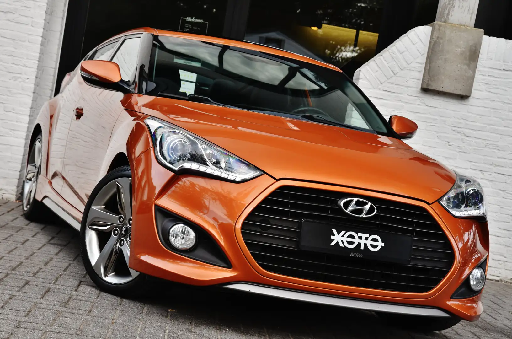 Hyundai VELOSTER 1.6 TURBO PREMIUM *** NAVI / PANO / CAMERA *** Oranje - 2