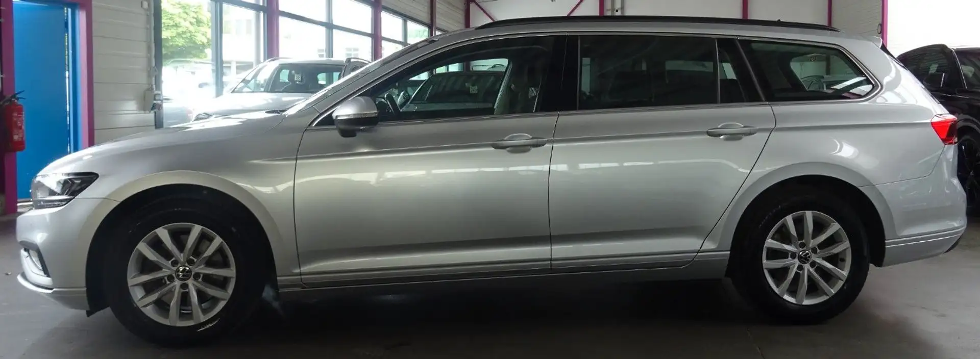 Volkswagen Passat Variant PASSAT 2.0 TDI CL.*AHK*ACC*CAM*SHA*MASSAGE* srebrna - 2