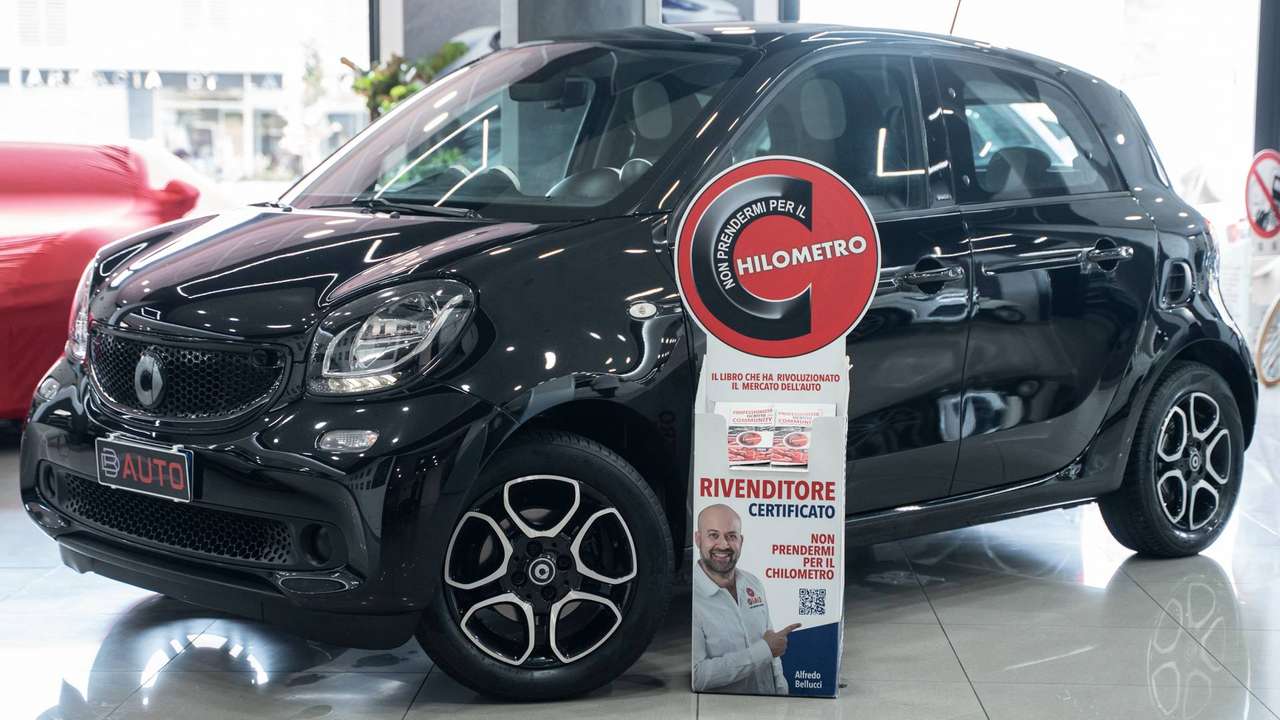 smart forFour 1.0 PASSION 71 CV TWINAMIC AUTO NAVI LED FULL OPTIONAL