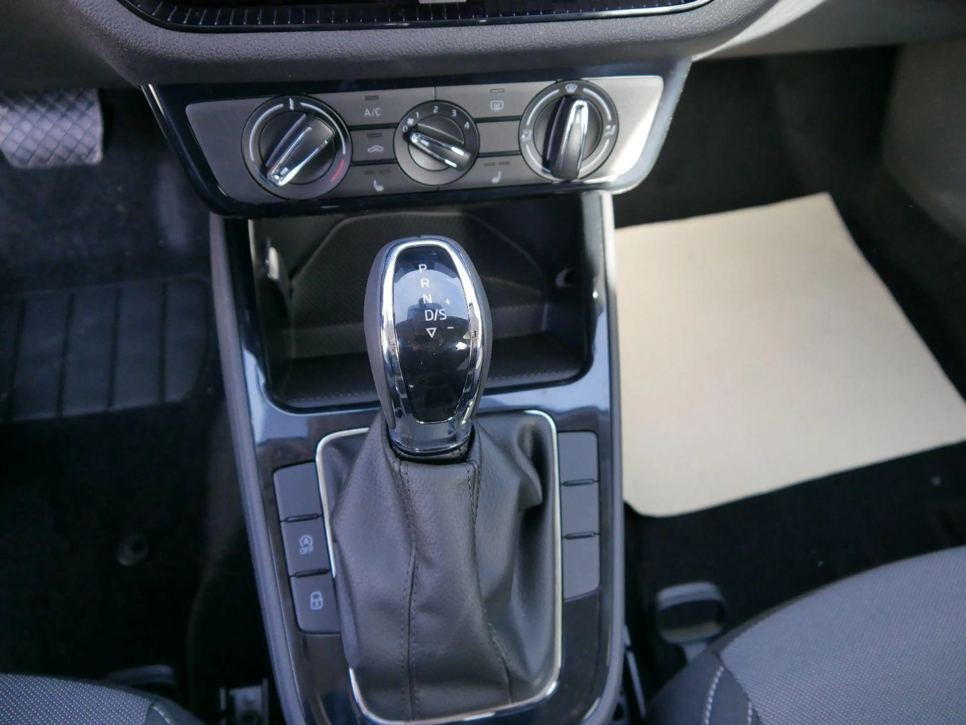 Skoda Fabia Selection 1.0 TSI DSG*NAVI-ÜBER-SMARTLINK*LED*P... — photo 12