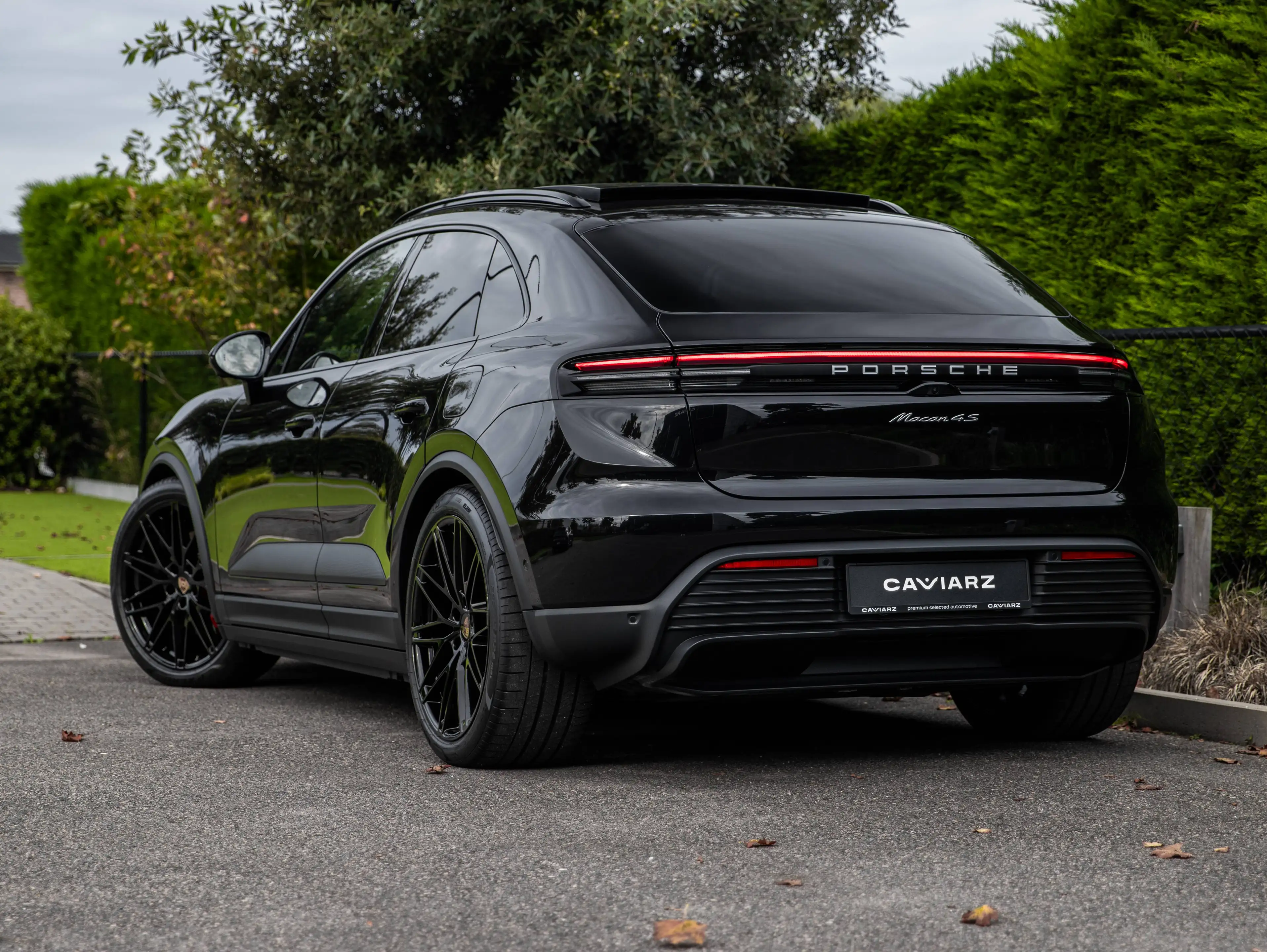 Porsche Macan 4S 100KW/FULL/22"RS/AIR/PAS.DISPLAY/TREKHAAK/INNO/4-ZONE/HD-MATRIX/CHRONO/PANO/360/18W/BOSE — photo 2