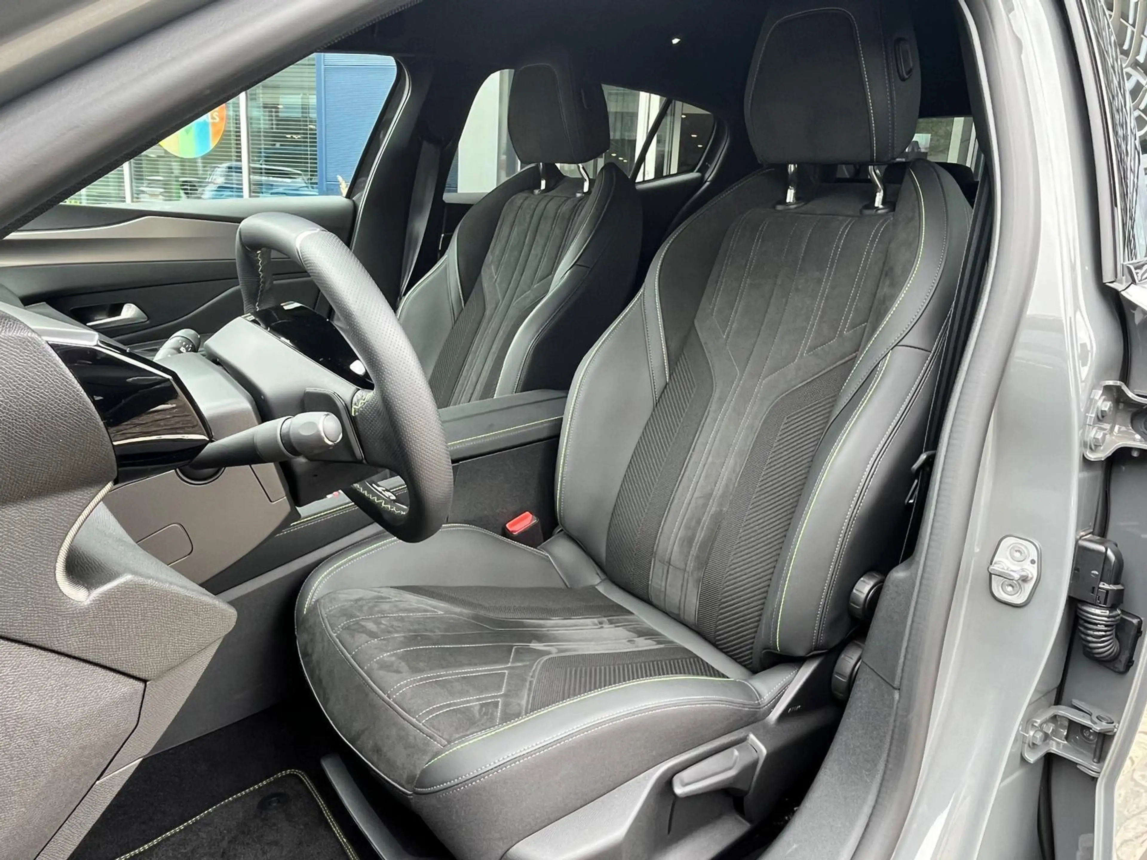 Peugeot 408 1.2 HYBRID 145 e-DSC6 GT — photo 10