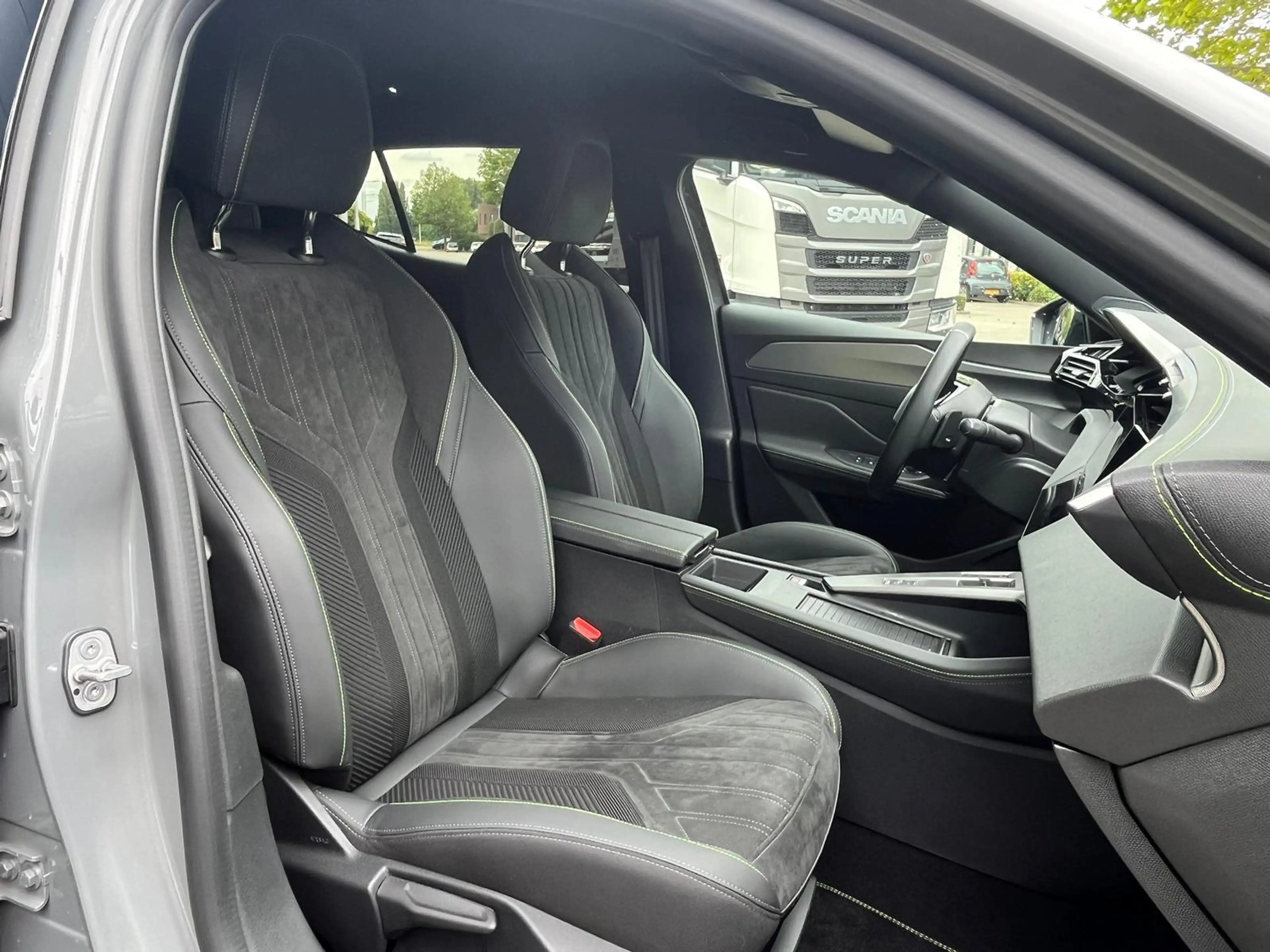 Peugeot 408 1.2 HYBRID 145 e-DSC6 GT — photo 9