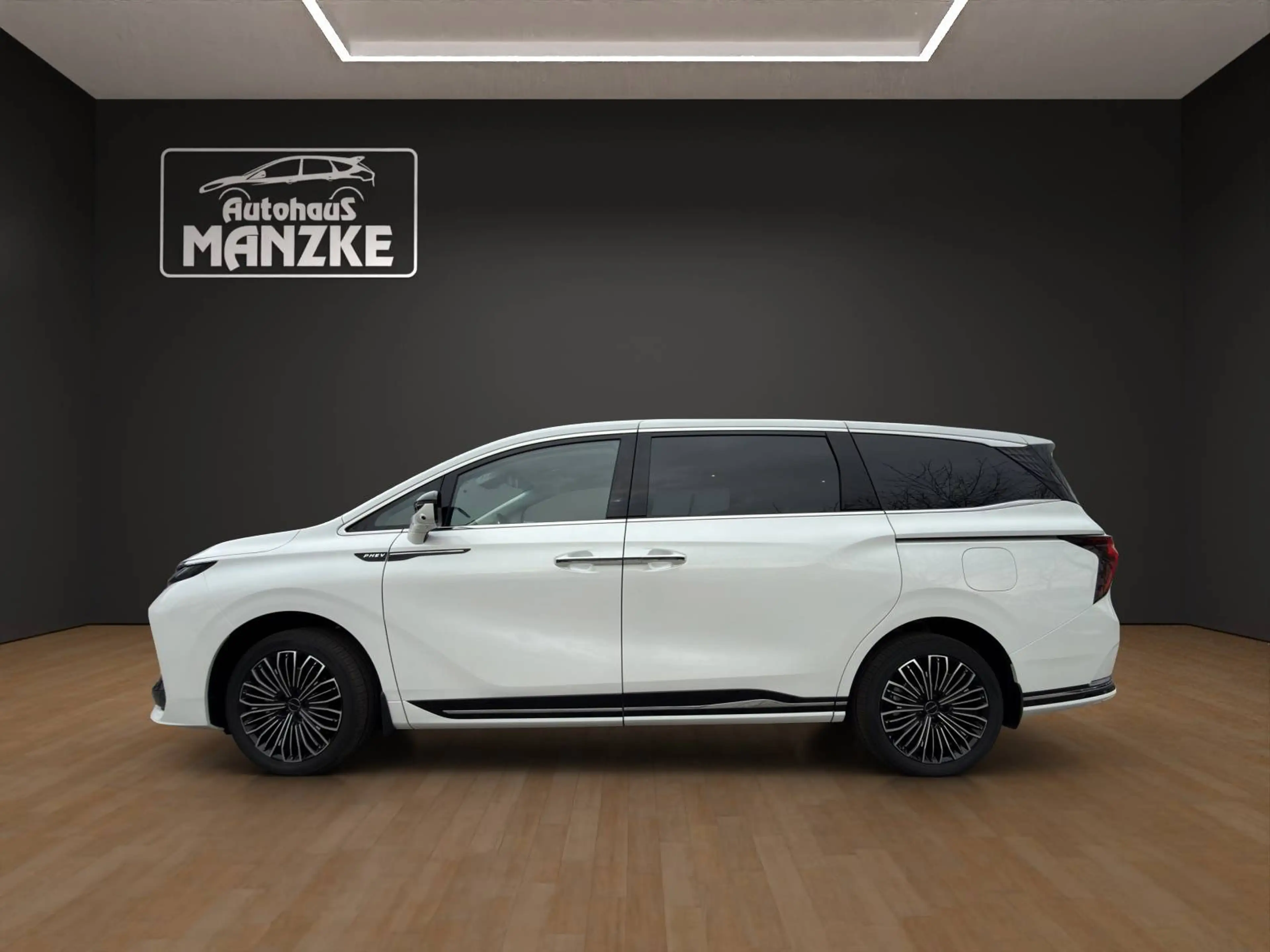 DFM Forthing 9 1.5DHT U-Tour PHEV / Plug-In Hybrid / Panorama / Massage / DAB+ / Keyless — photo 2