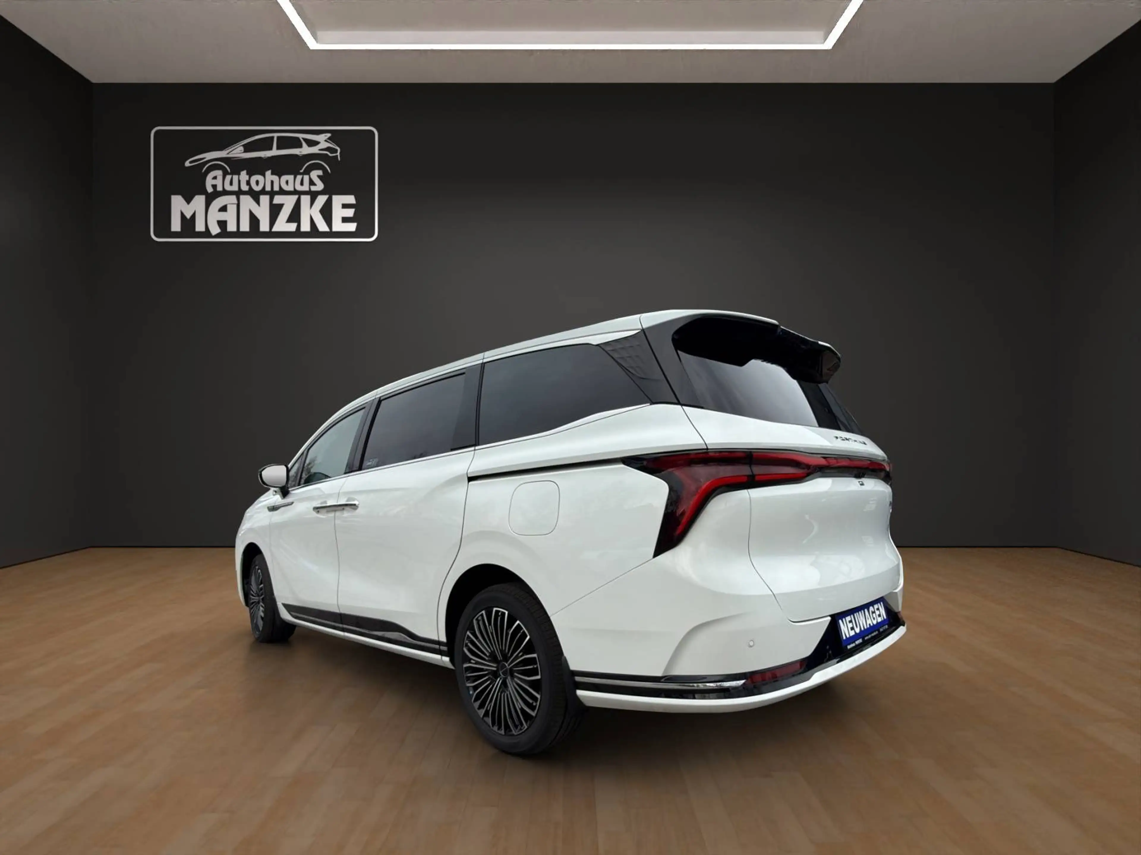 DFM Forthing 9 1.5DHT U-Tour PHEV / Plug-In Hybrid / Panorama / Massage / DAB+ / Keyless — photo 3