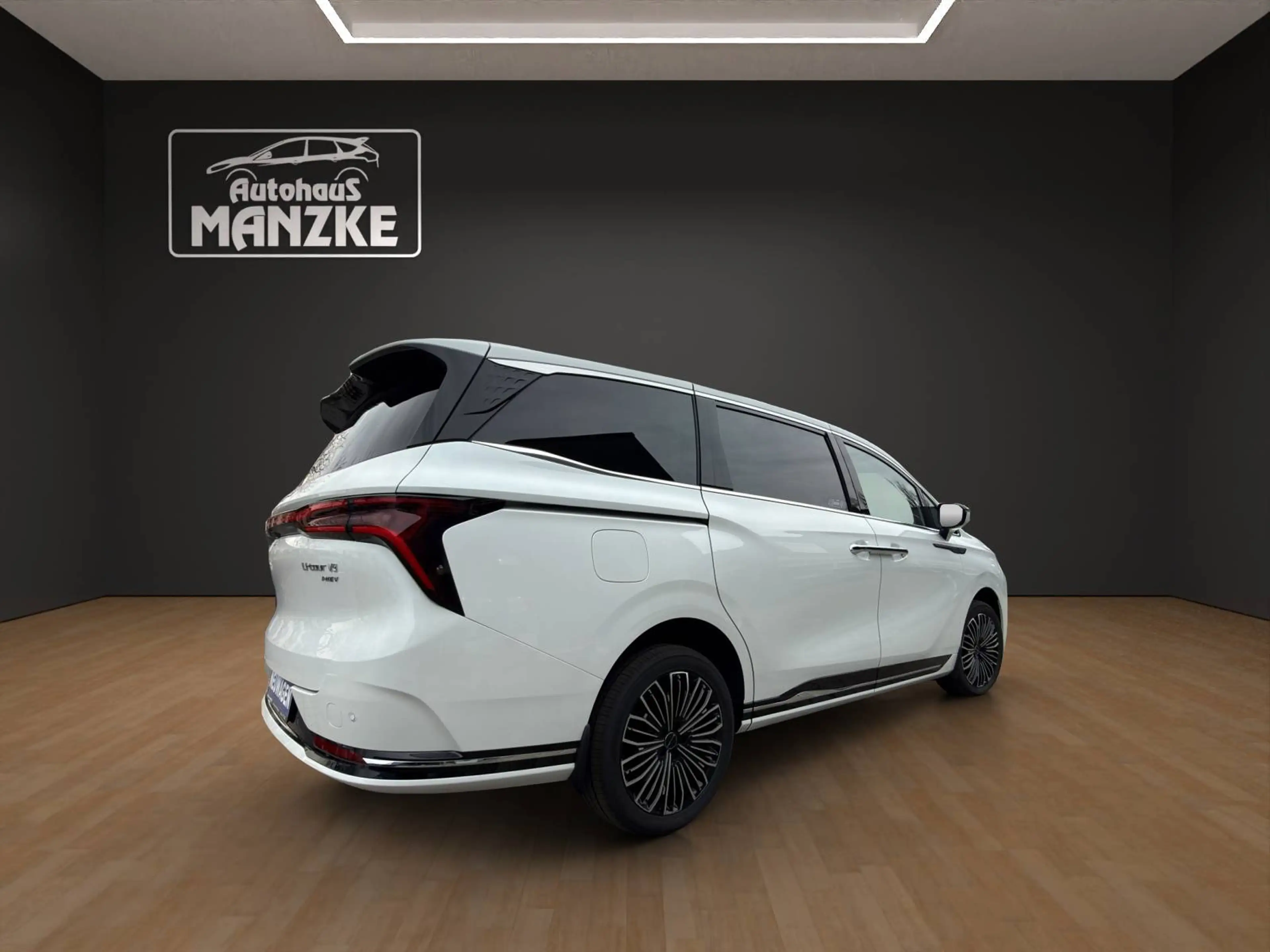 DFM Forthing 9 1.5DHT U-Tour PHEV / Plug-In Hybrid / Panorama / Massage / DAB+ / Keyless — photo 5