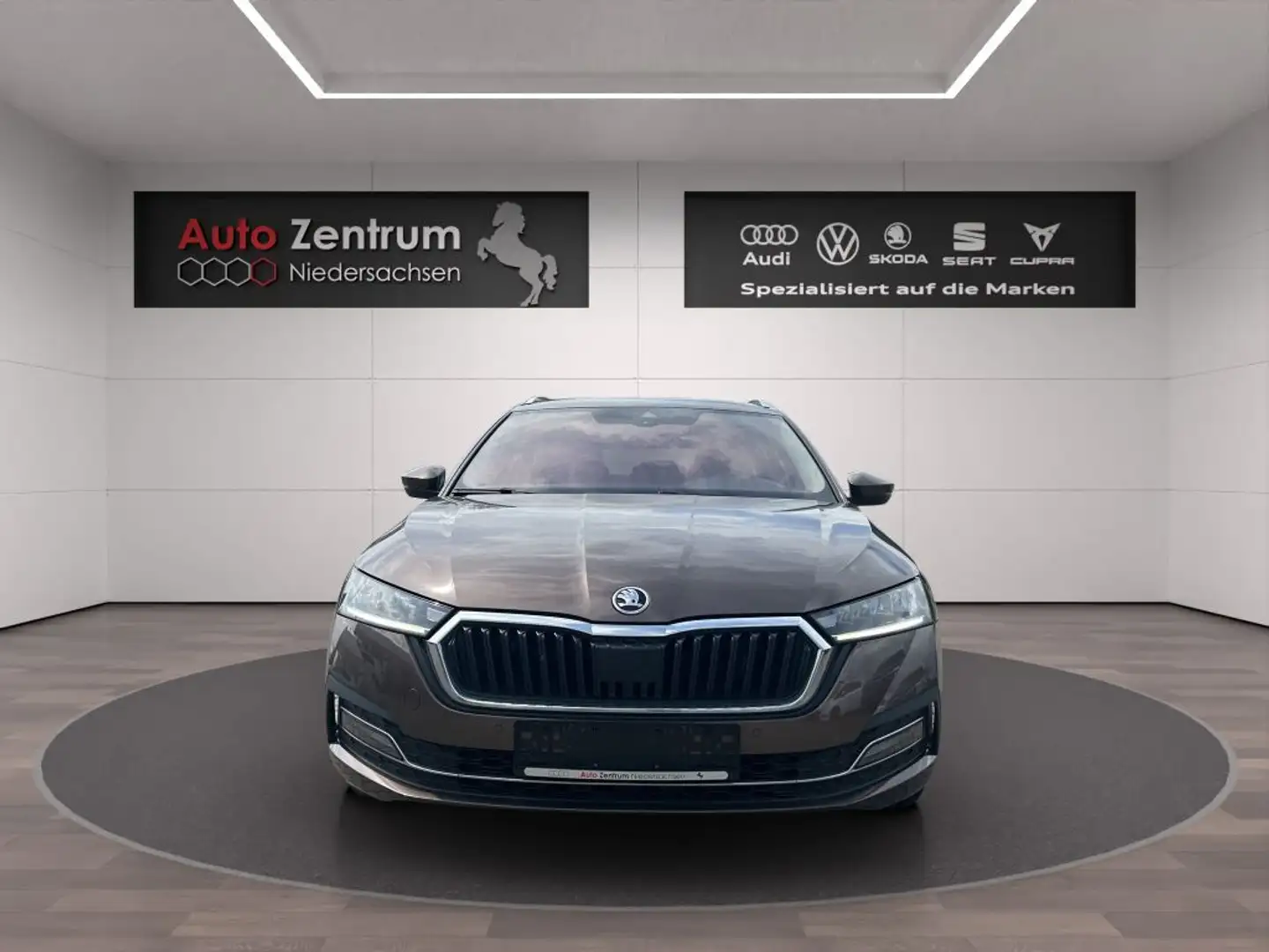 Skoda Octavia Combi 2.0 TDI Style AHK StandHz CarPlay Braun - 2
