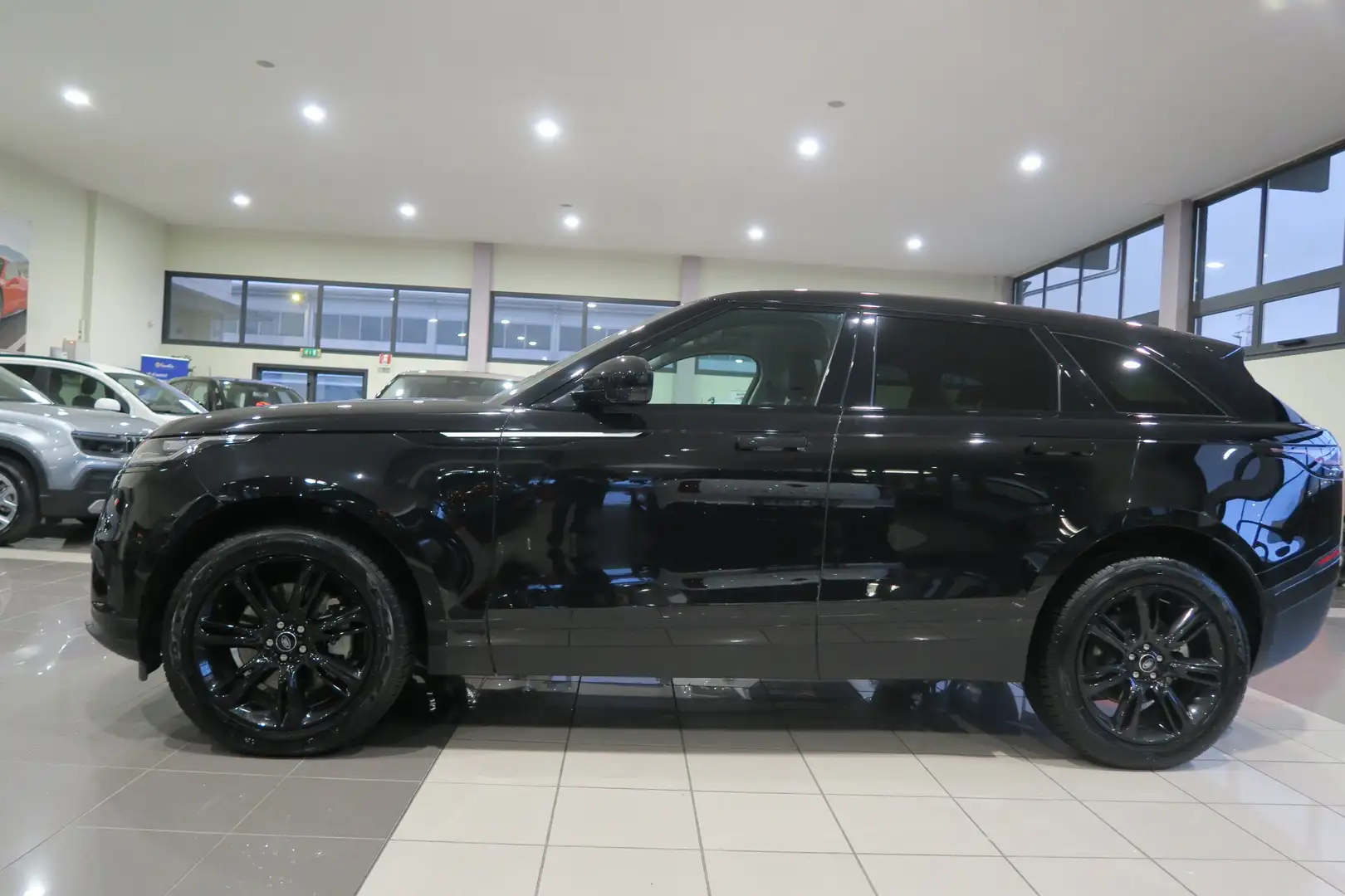 Land Rover Range Rover Velar Range Rover Velar 2.0d i4 mhev S 4wd 204cv auto Zwart - 1