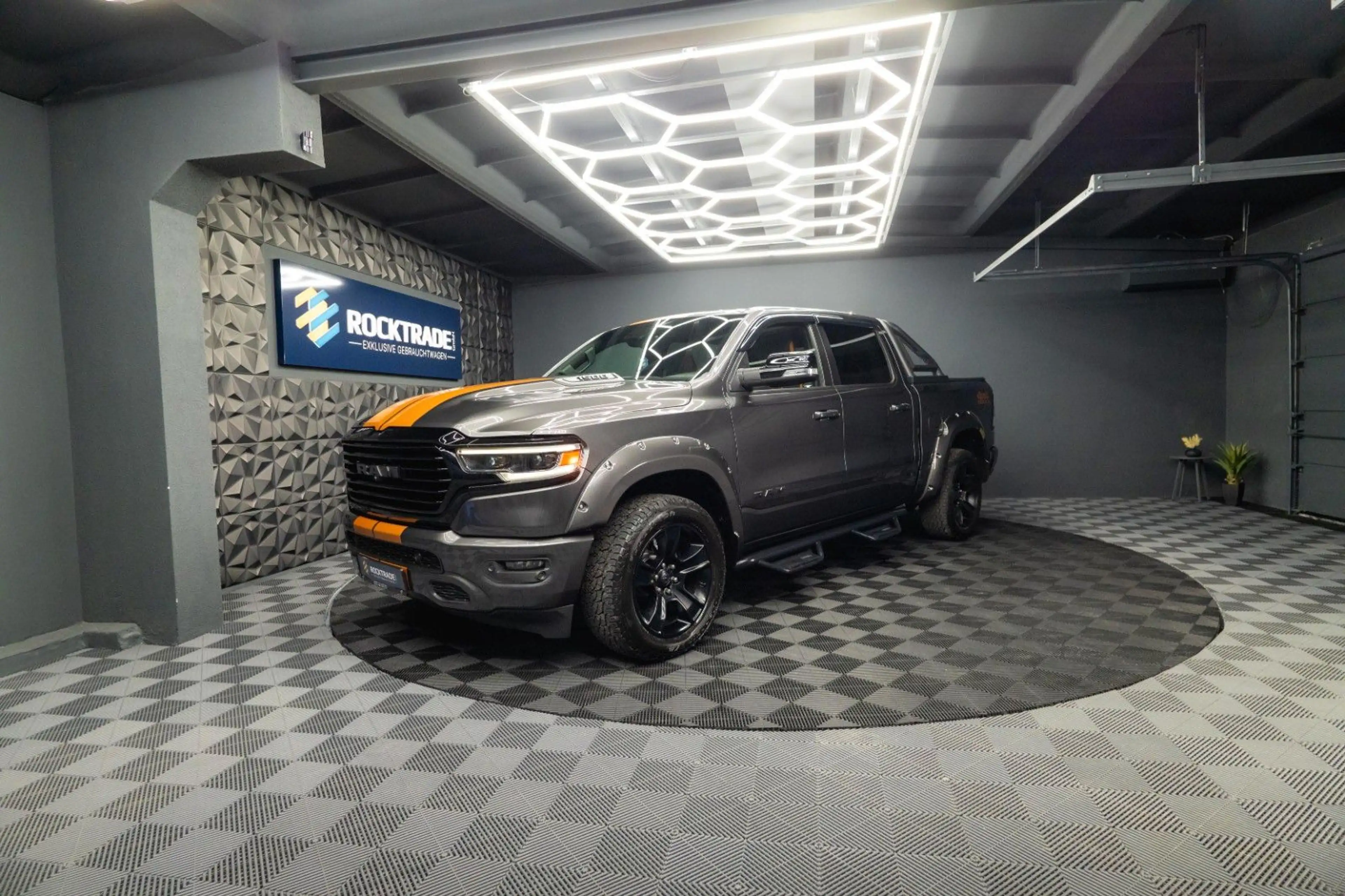 Dodge RAM 5.7 V8 HEMI 4x4 OFFROAD Night Limited 19% — photo 9