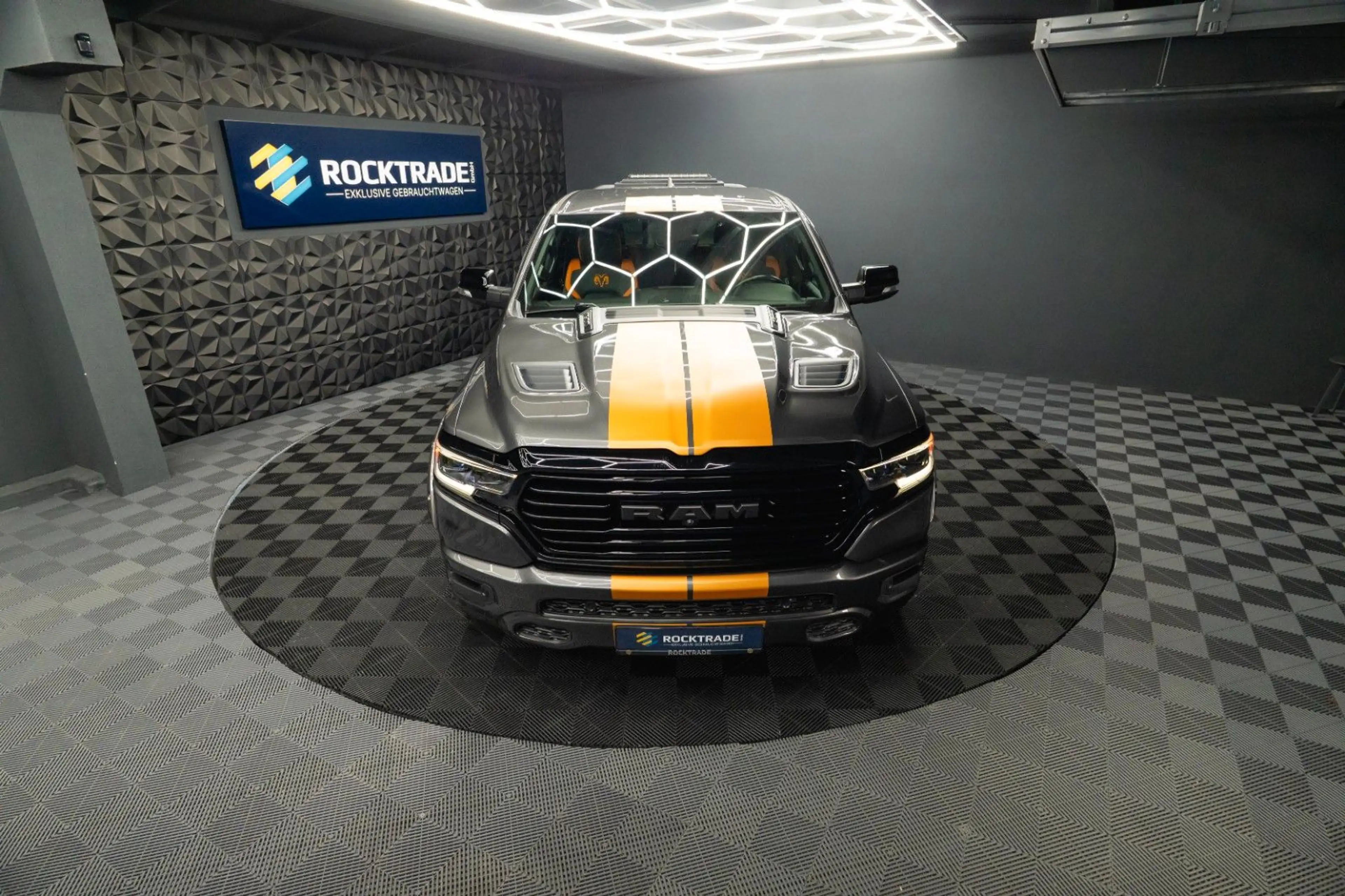 Dodge RAM 5.7 V8 HEMI 4x4 OFFROAD Night Limited 19% — photo 11