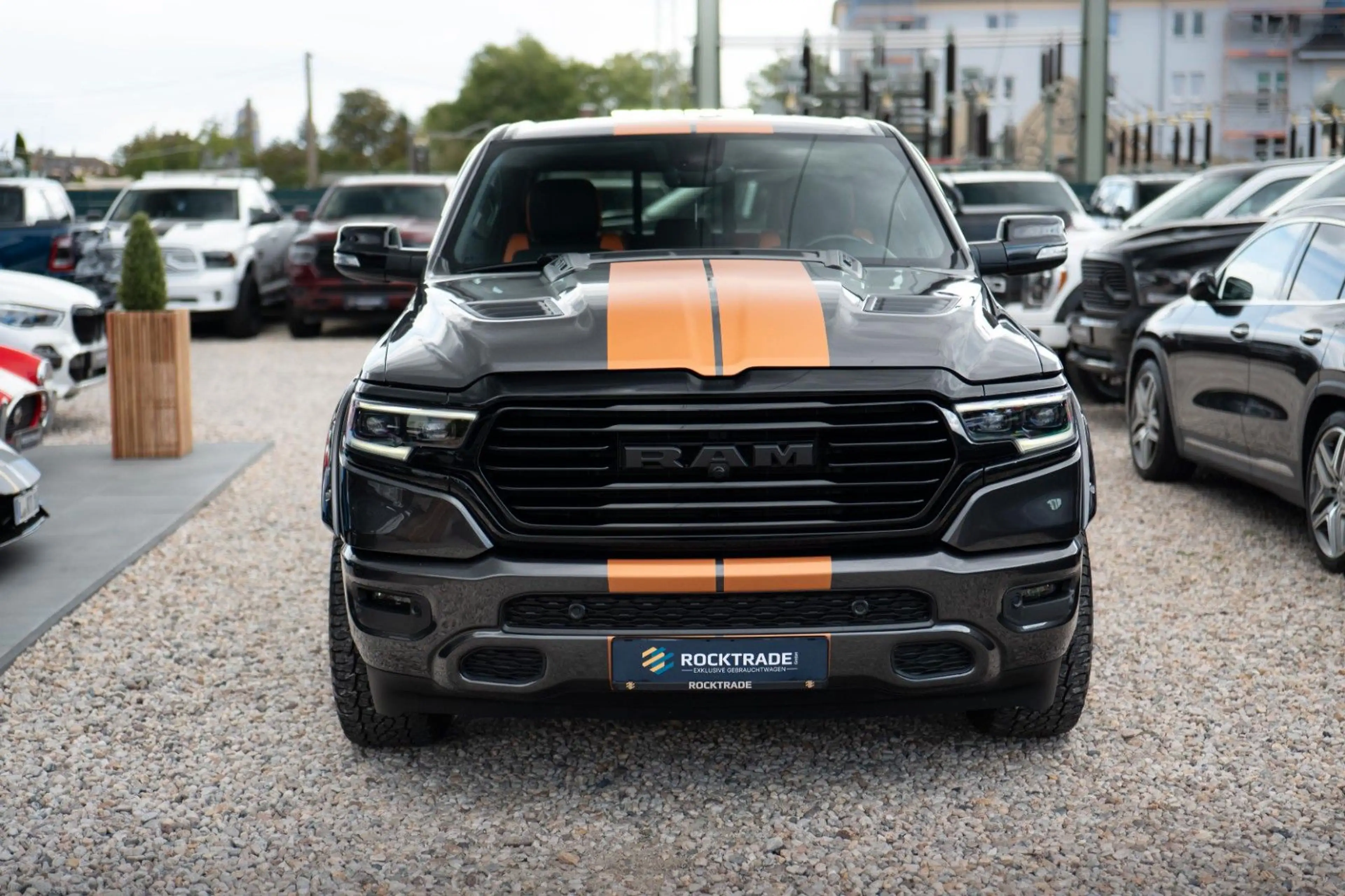 Dodge RAM 5.7 V8 HEMI 4x4 OFFROAD Night Limited 19% — photo 2