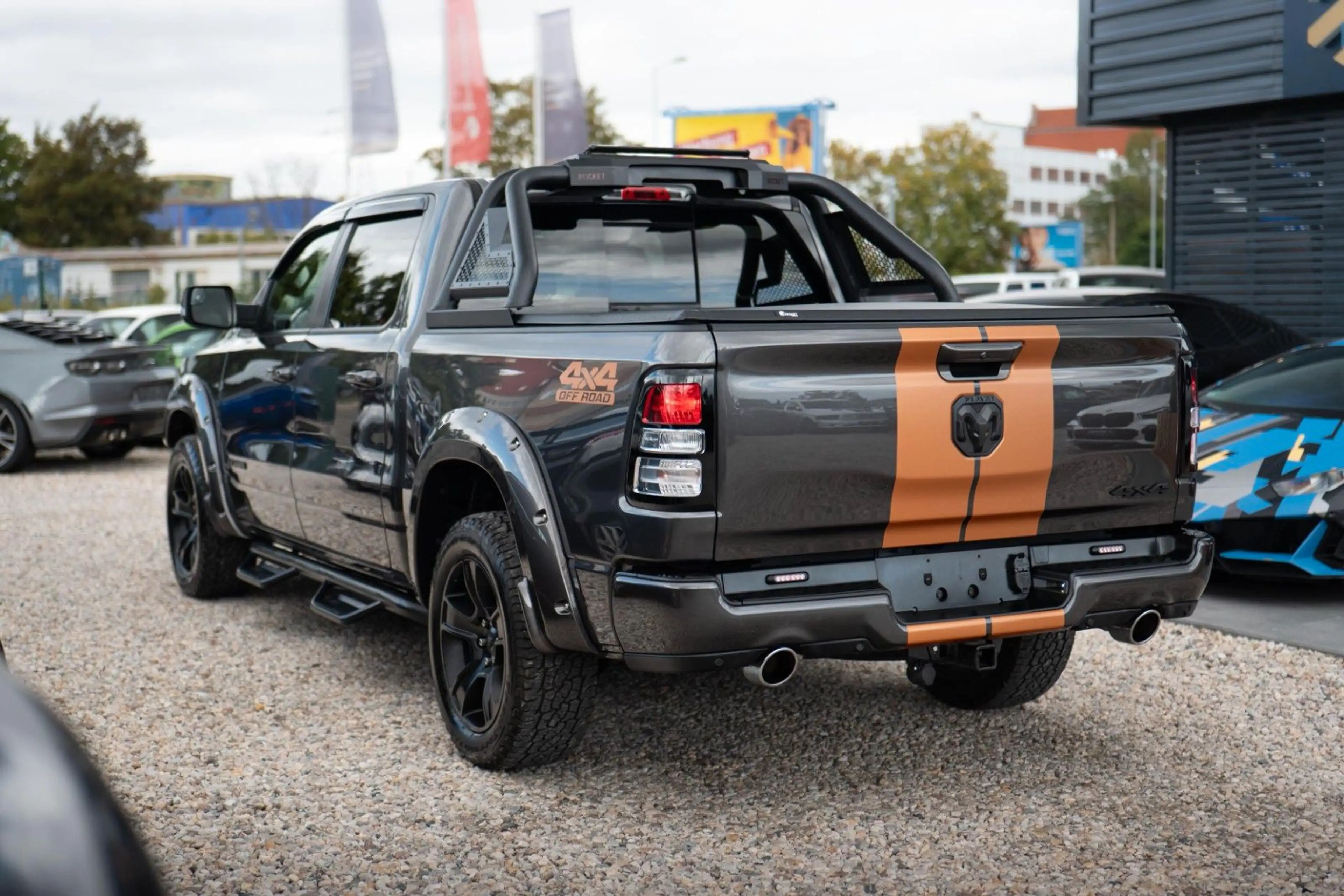 Dodge RAM 5.7 V8 HEMI 4x4 OFFROAD Night Limited 19% — photo 7