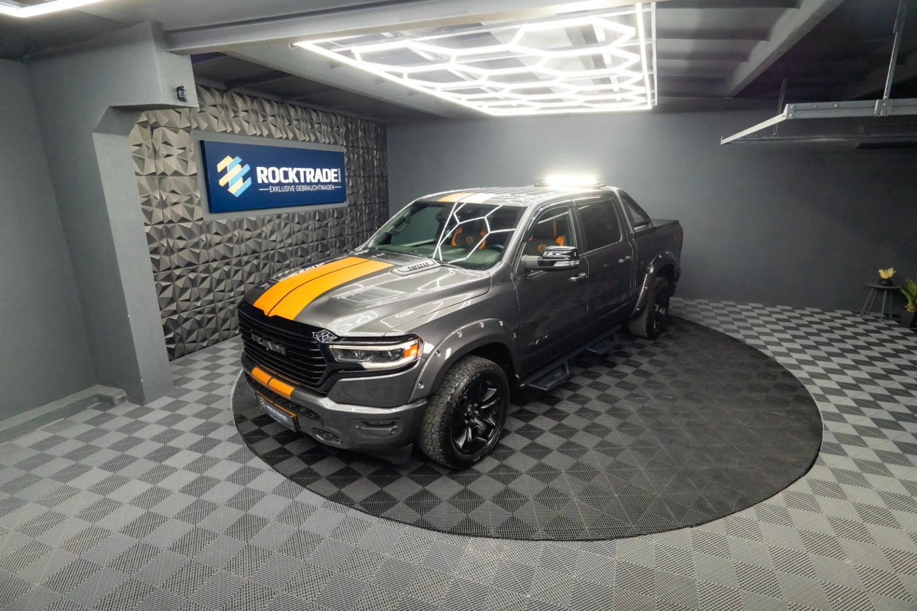 Dodge RAM 5.7 V8 HEMI 4x4 OFFROAD Night Limited 19% — photo 10