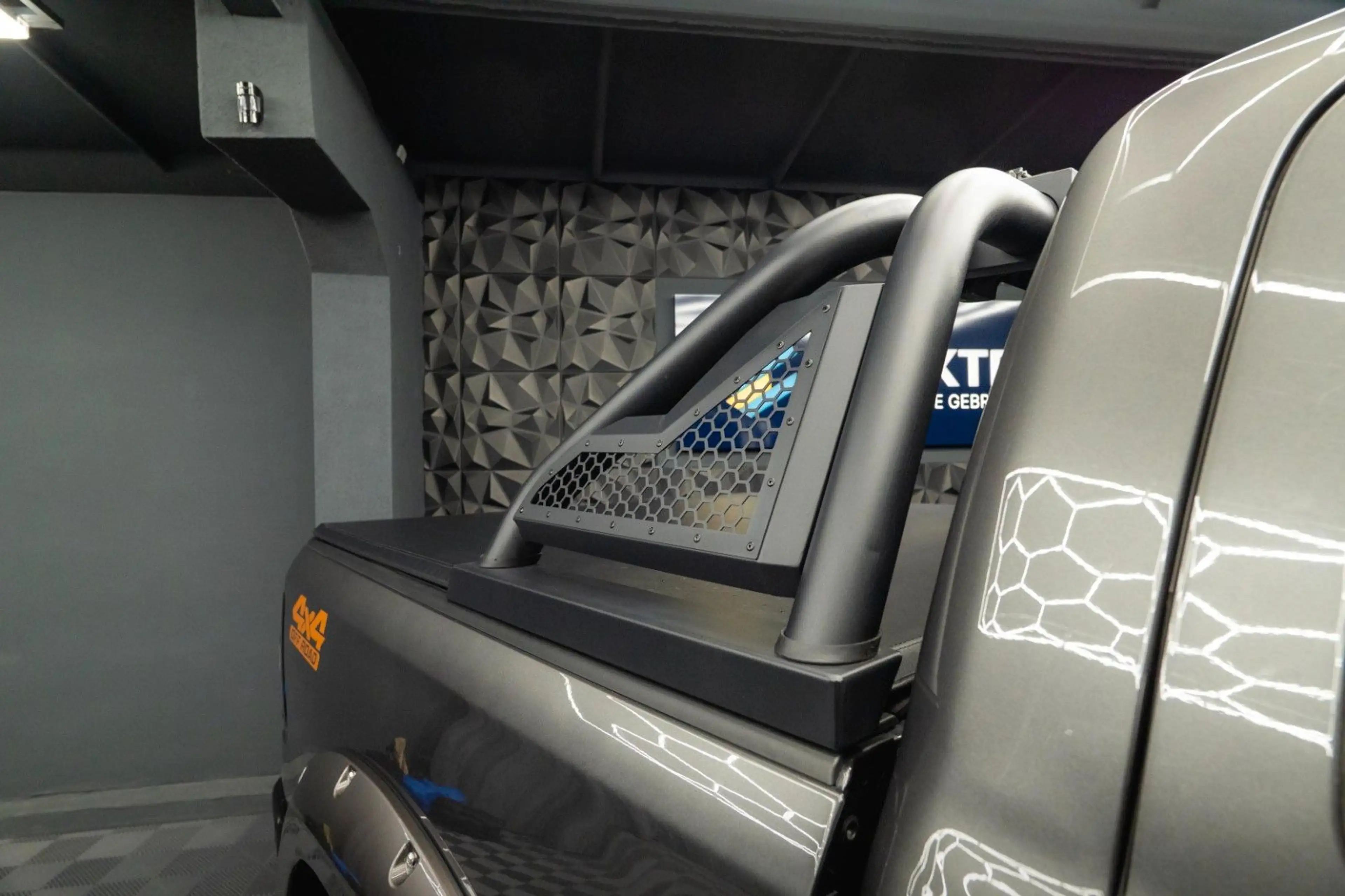Dodge RAM 5.7 V8 HEMI 4x4 OFFROAD Night Limited 19% — photo 15