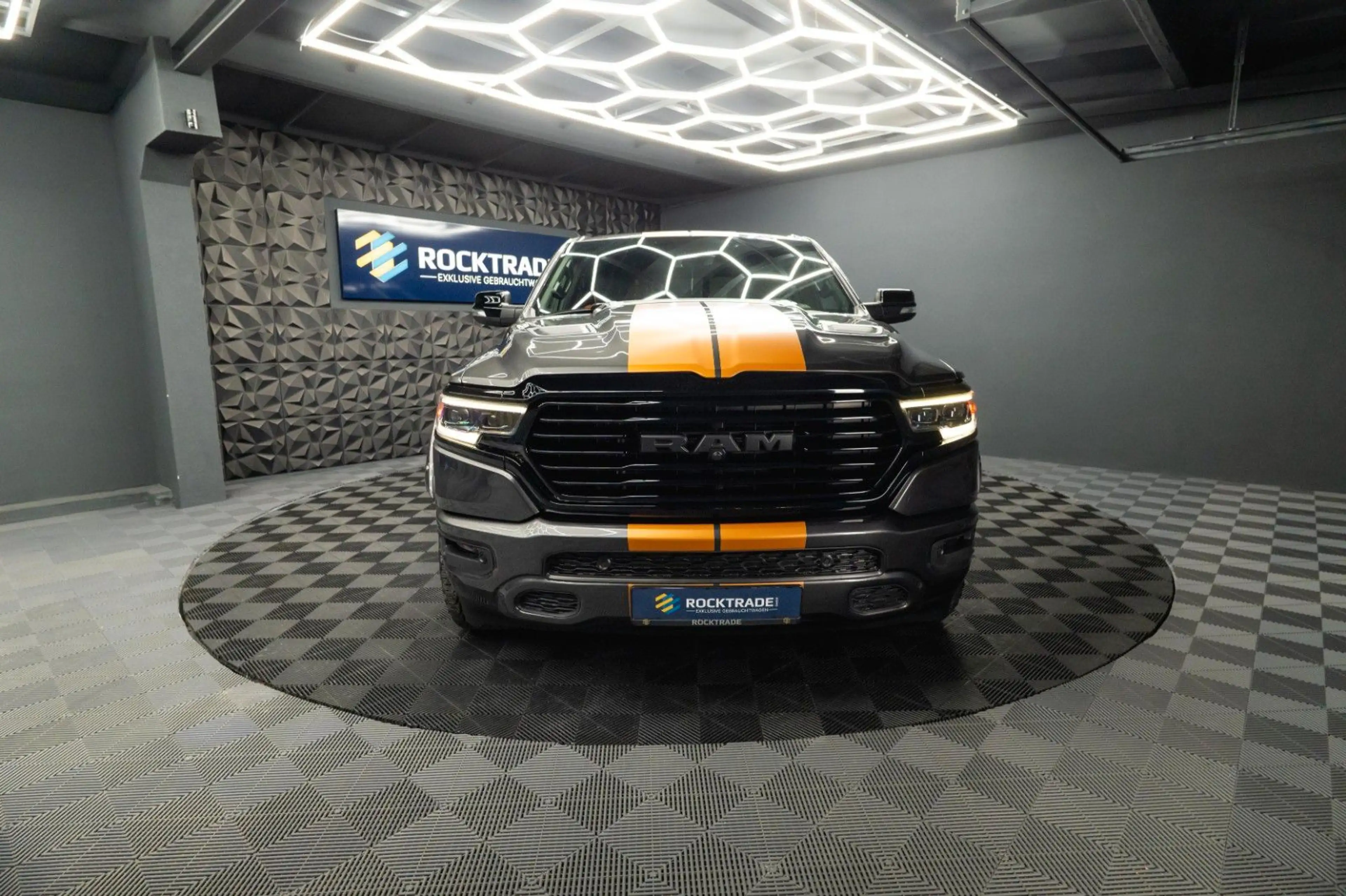 Dodge RAM 5.7 V8 HEMI 4x4 OFFROAD Night Limited 19% — photo 13
