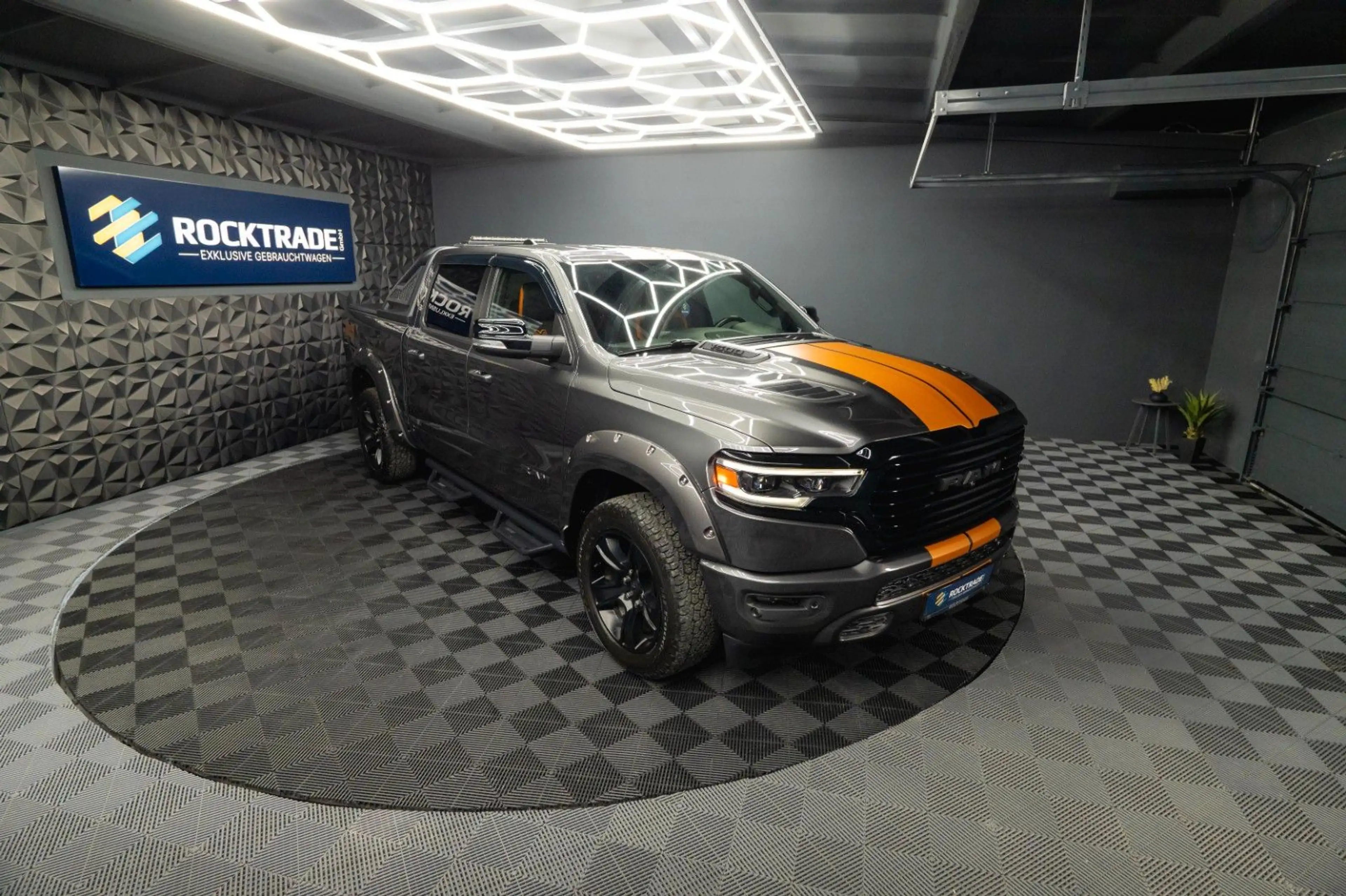 Dodge RAM 5.7 V8 HEMI 4x4 OFFROAD Night Limited 19% — photo 14
