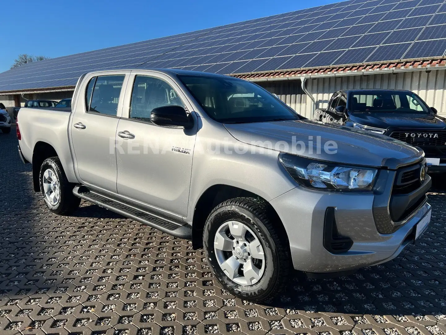 Toyota Hilux 2.8 Double Cab 4x4*Klima*APP*SHZ*Tempomat* Plateado - 1