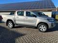 Toyota Hilux 2.8 Double Cab 4x4*Klima*APP*SHZ*Tempomat* Plateado - thumbnail 2