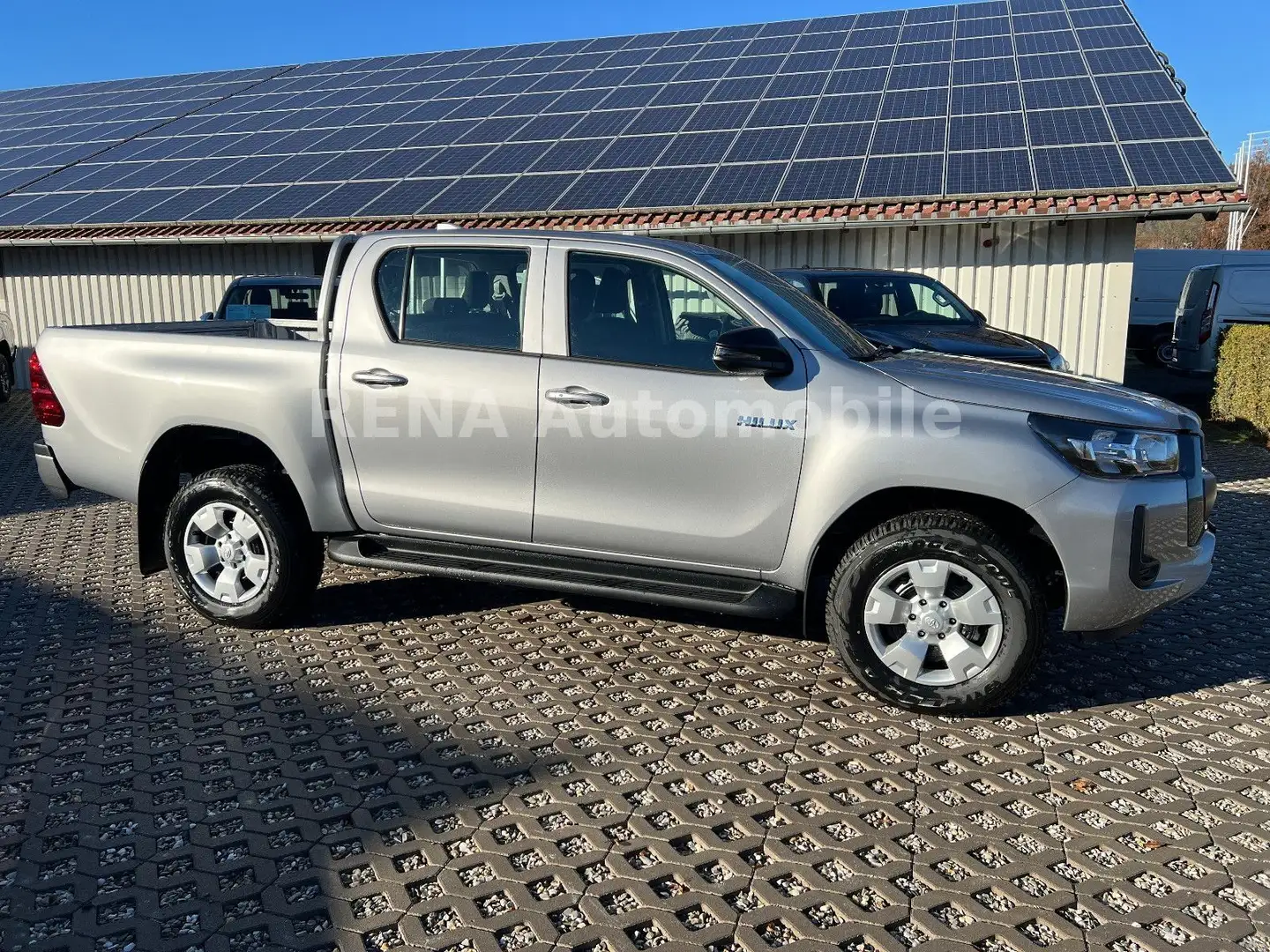 Toyota Hilux 2.8 Double Cab 4x4*Klima*APP*SHZ*Tempomat* Plateado - 2