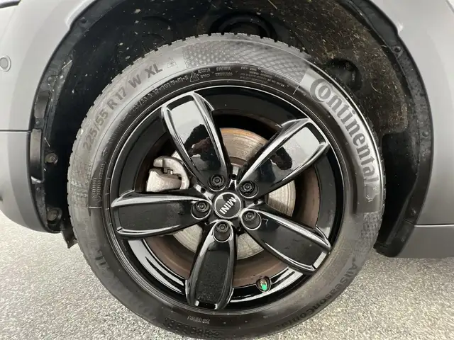Mini Hatch view 10
