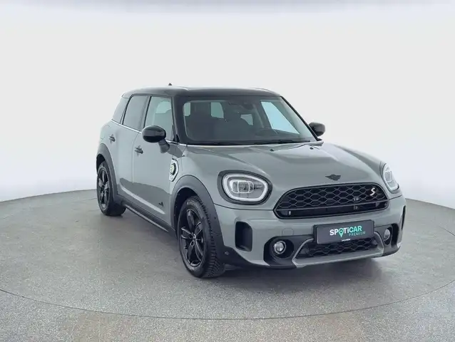 Mini Hatch view 3