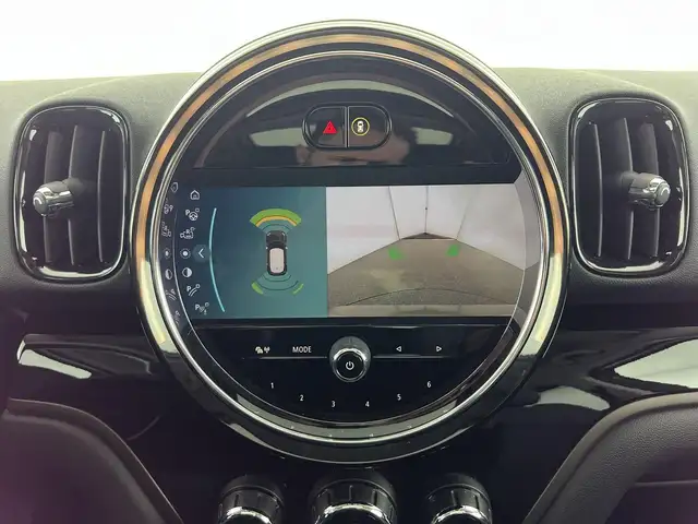 Mini Hatch view 9