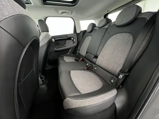 Mini Hatch view 8