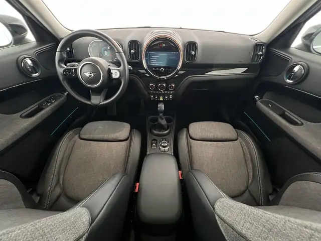 Mini Hatch view 6