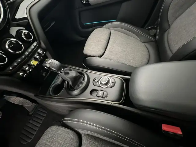 Mini Hatch view 14