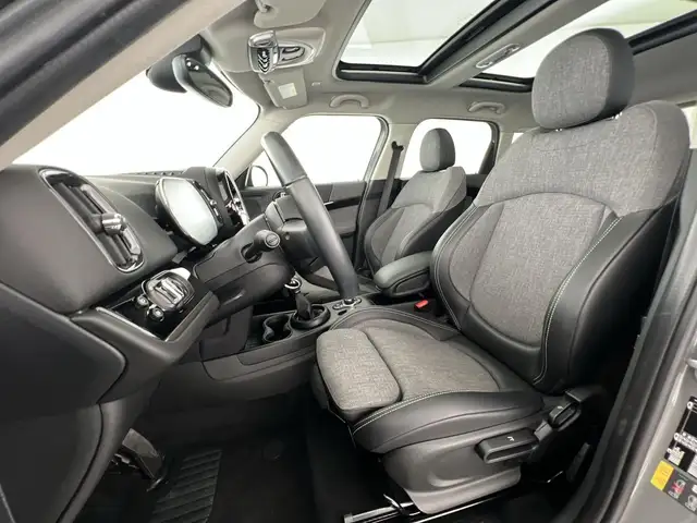 Mini Hatch view 7