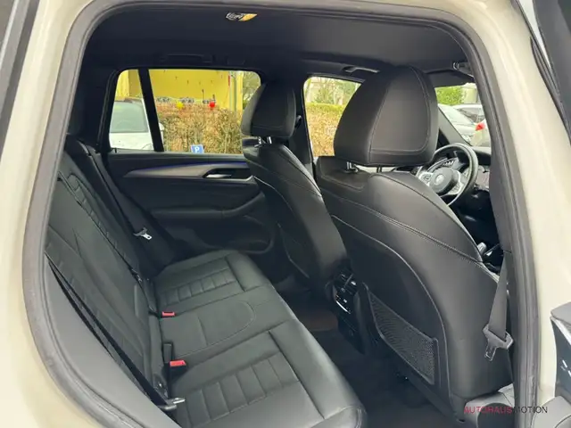 BMW X3 view 13