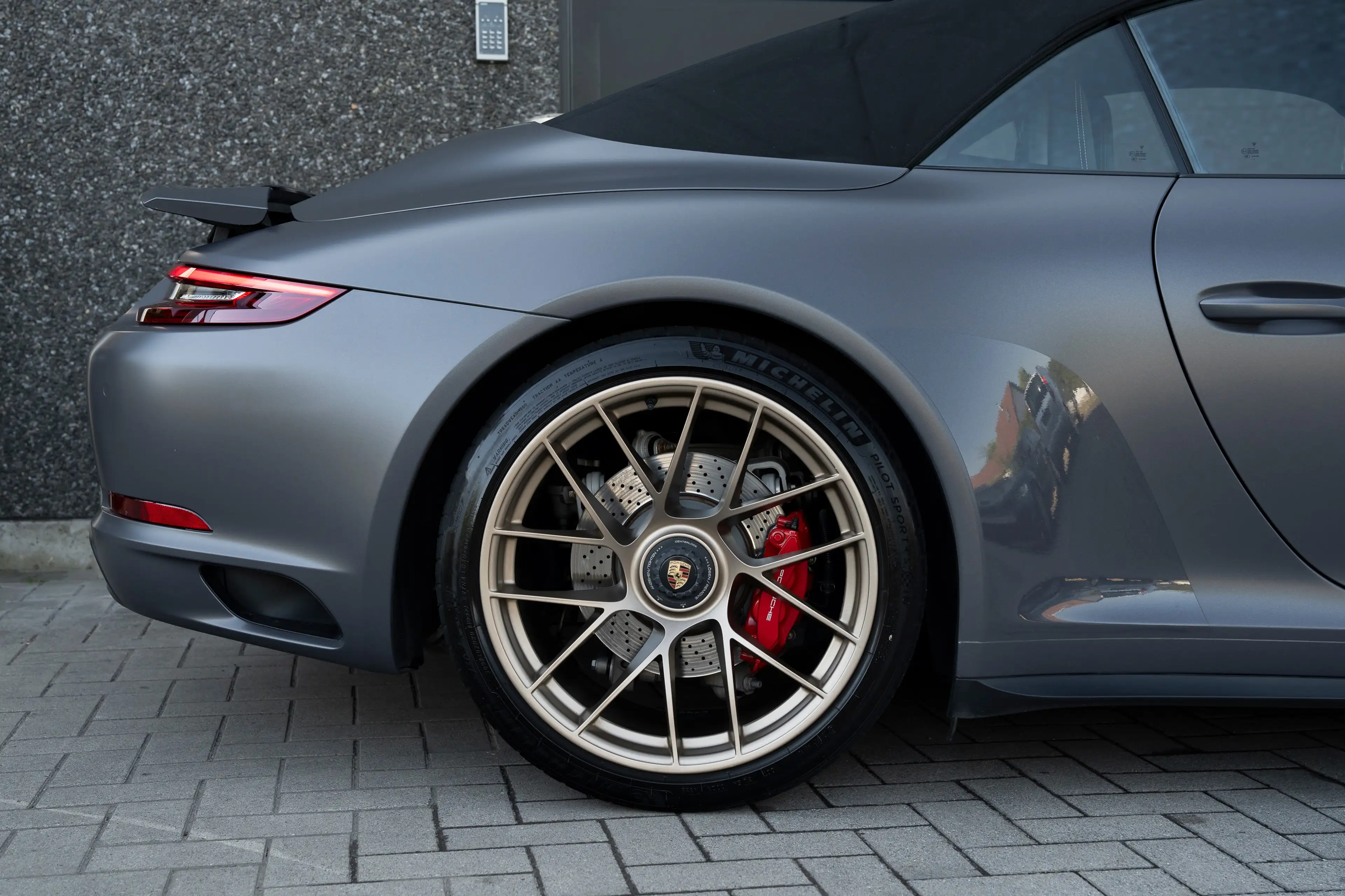 Porsche 911 911 Carrera 2 GTS Cabriolet 3.0 Turbo — photo 4