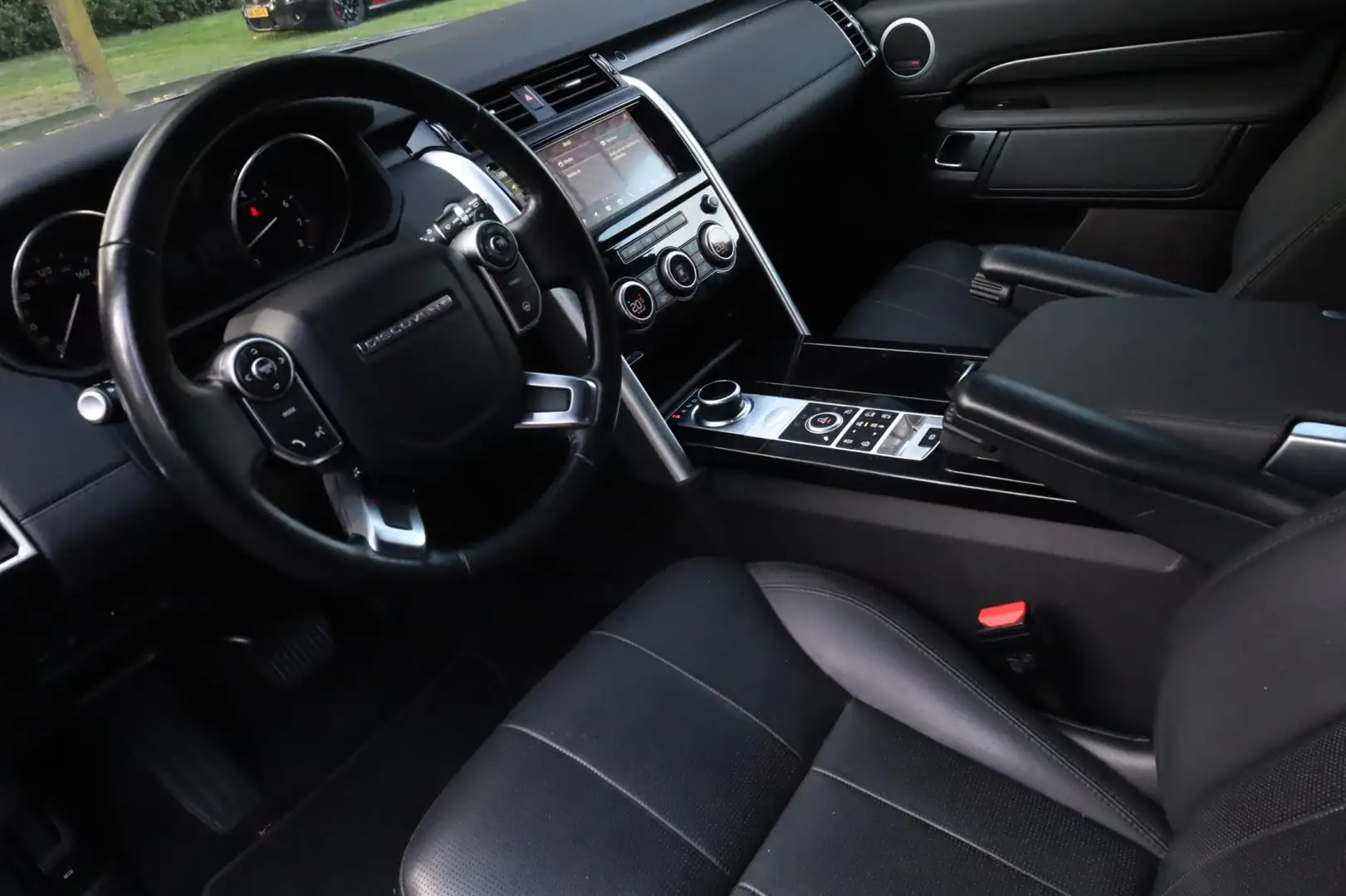 Land Rover Discovery 3.0 Si6 HSE Luxury 7-Persoons Aut. | Meridian | Ad Grijs - 2