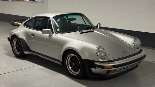 Porsche 930