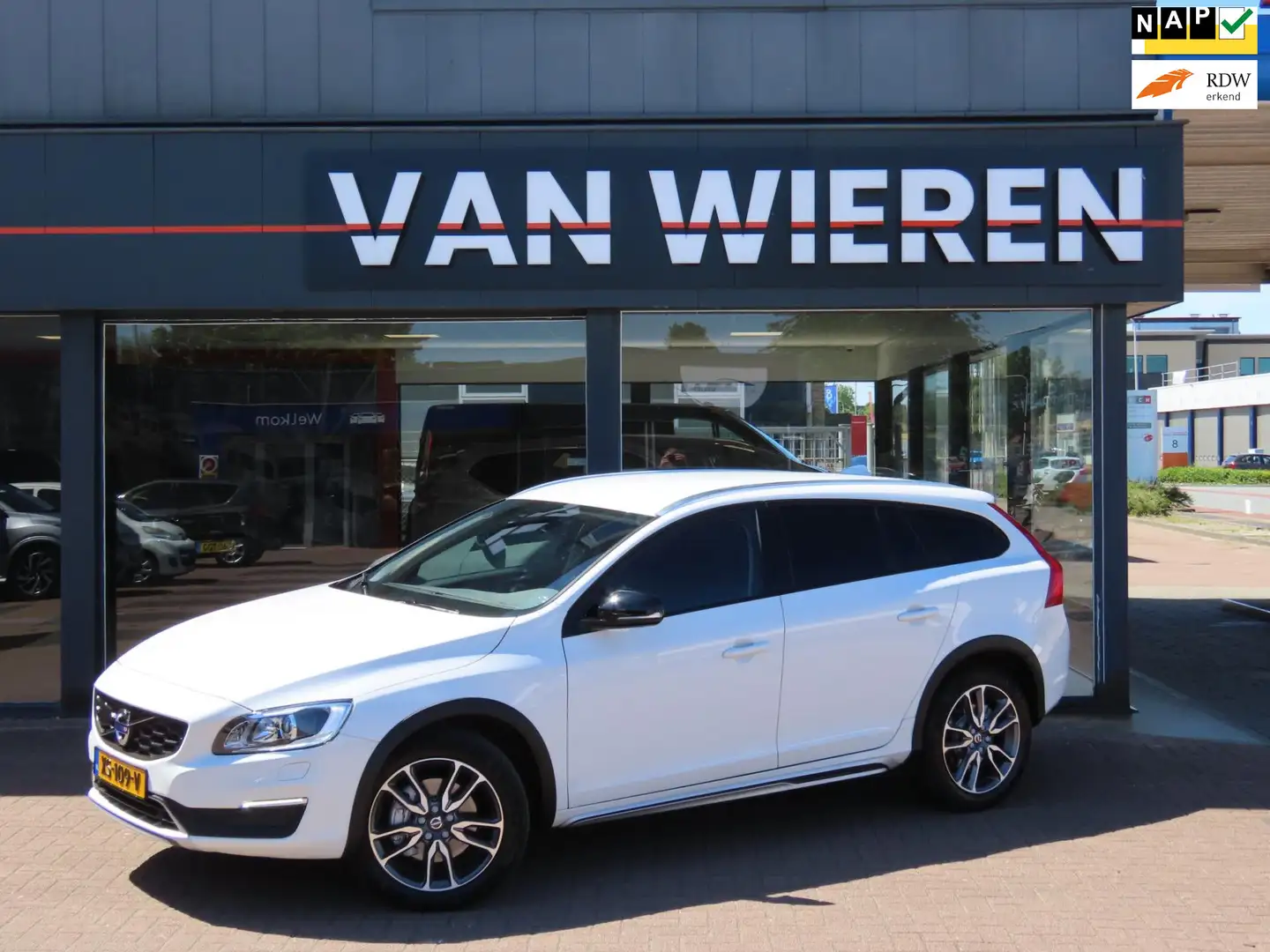 Volvo V60 Cross Country 2.0 D3 Polar+ Org.NL Lage KM Trekhaak Uniek! Білий - 1
