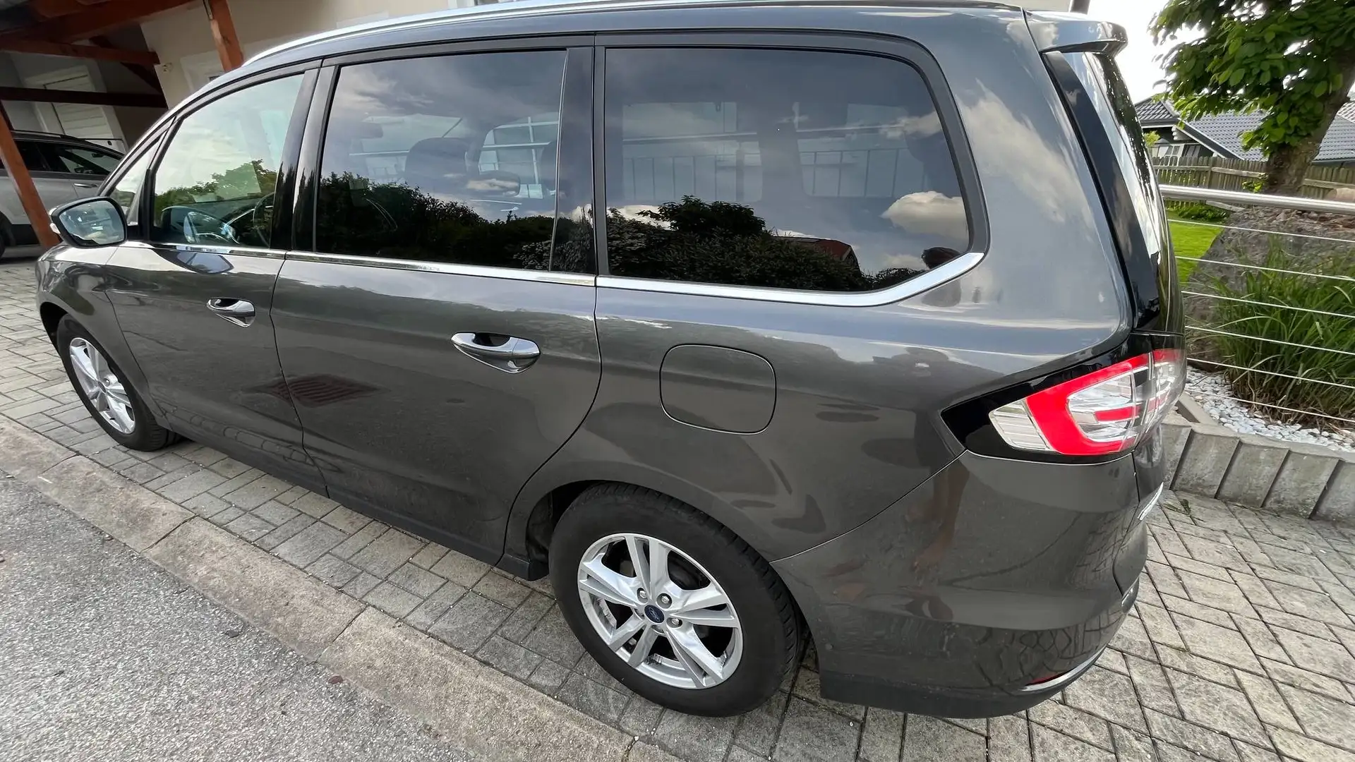 Ford Galaxy Galaxy 2,0 EcoBlue SCR Titanium Aut.Titanium Grau - 1