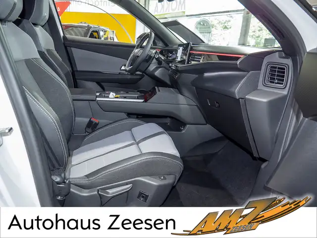 Opel Grandland view 2