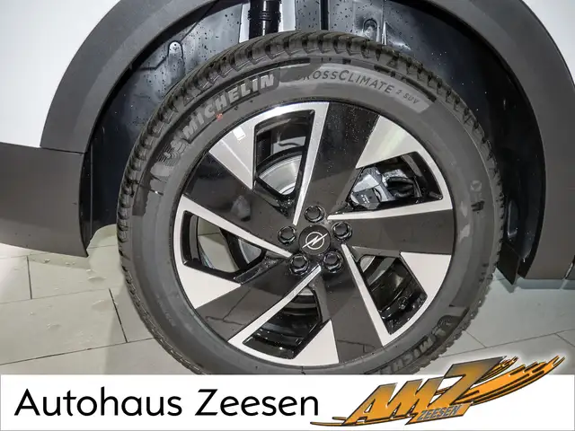Opel Grandland view 5