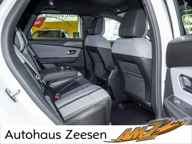 Opel Grandland view 4
