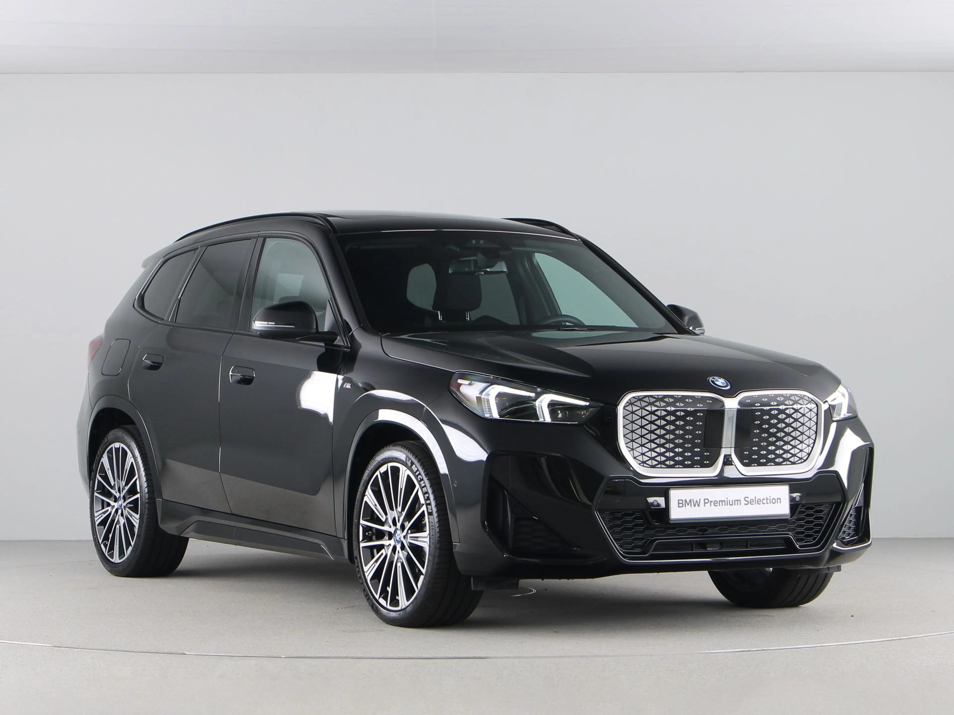 BMW iX1 eDrive20 67 kWh M-Sport SoH 100% — photo 7