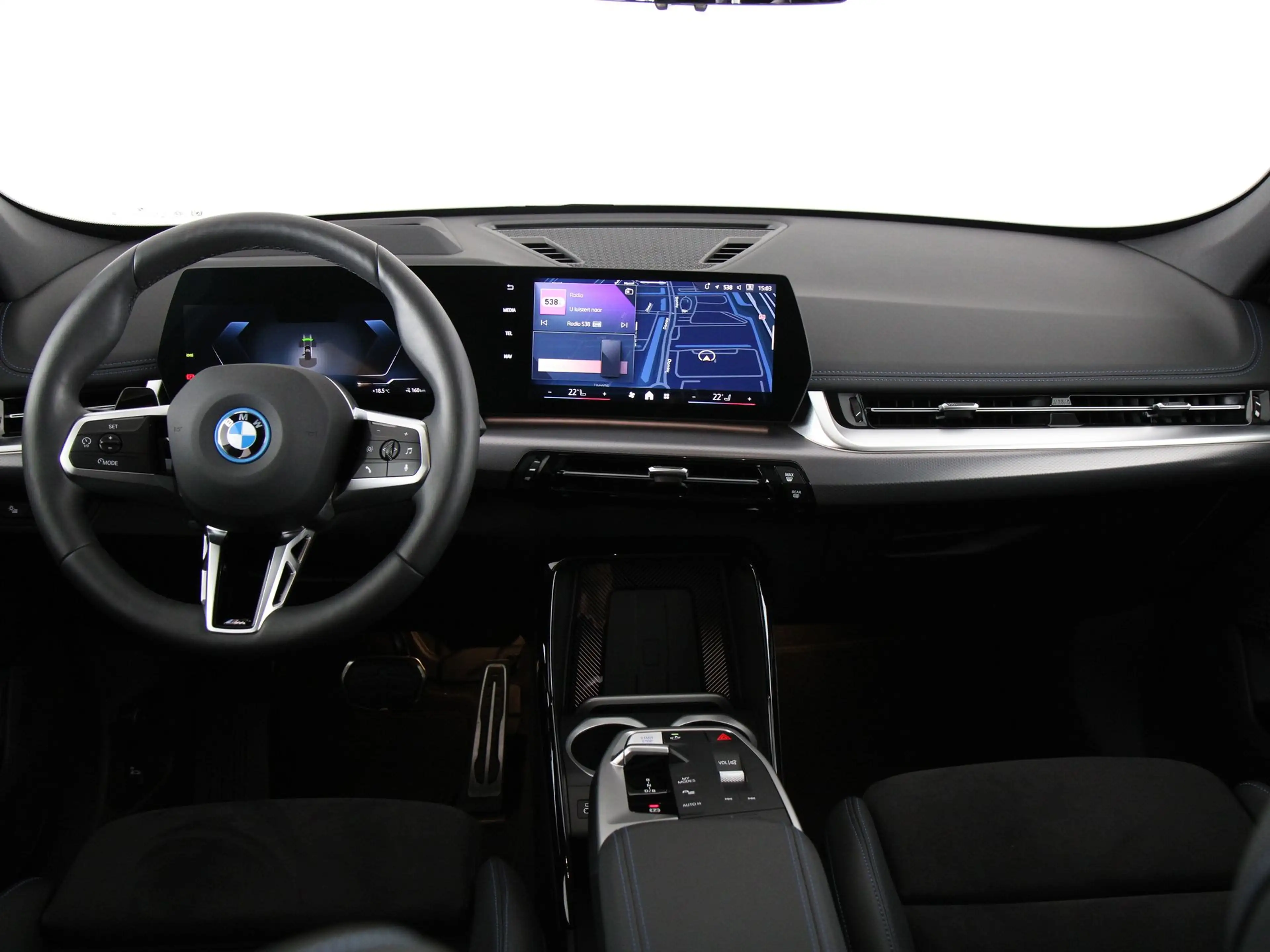 BMW iX1 eDrive20 67 kWh M-Sport SoH 100% — photo 13
