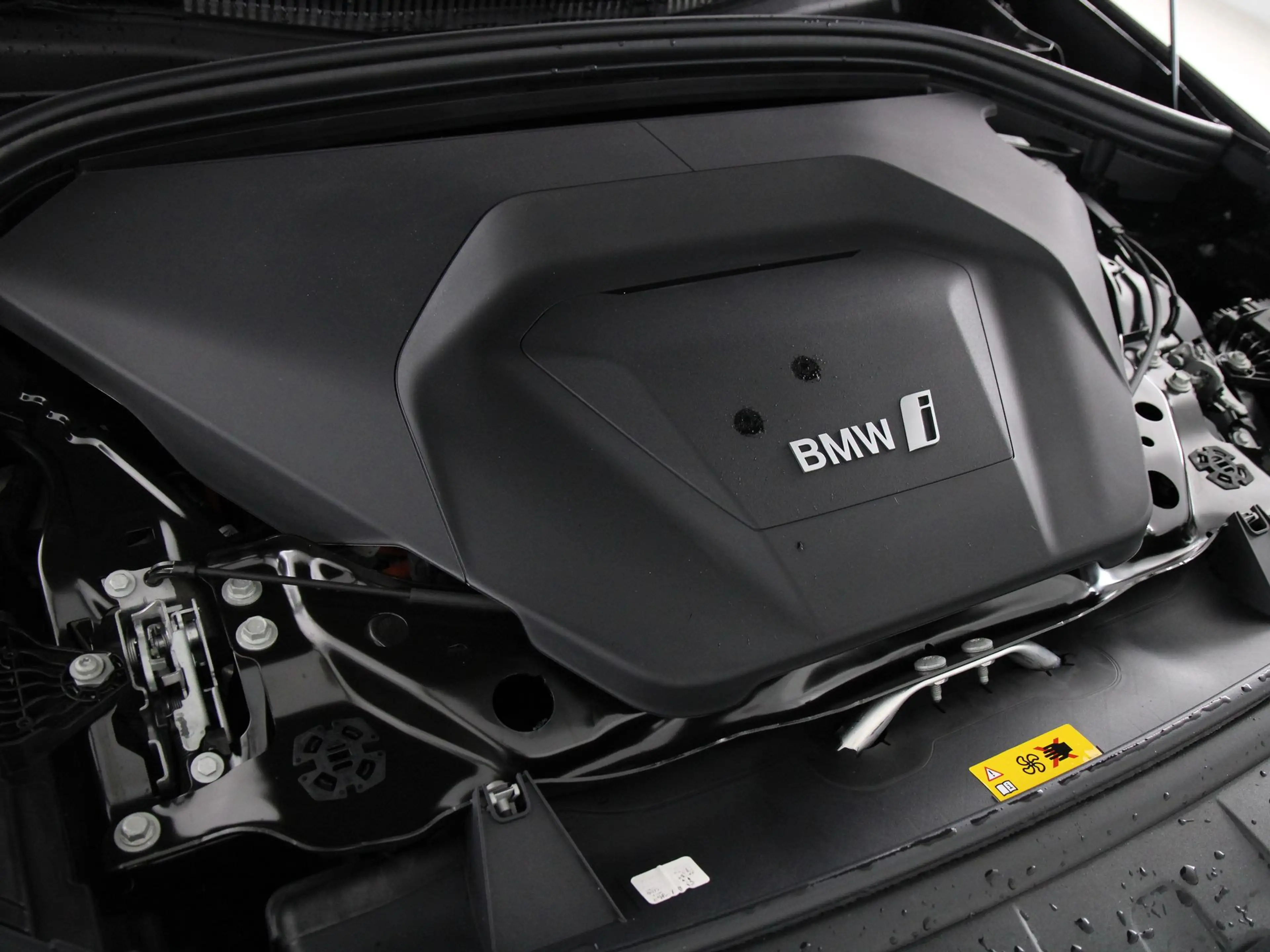 BMW iX1 eDrive20 67 kWh M-Sport SoH 100% — photo 4